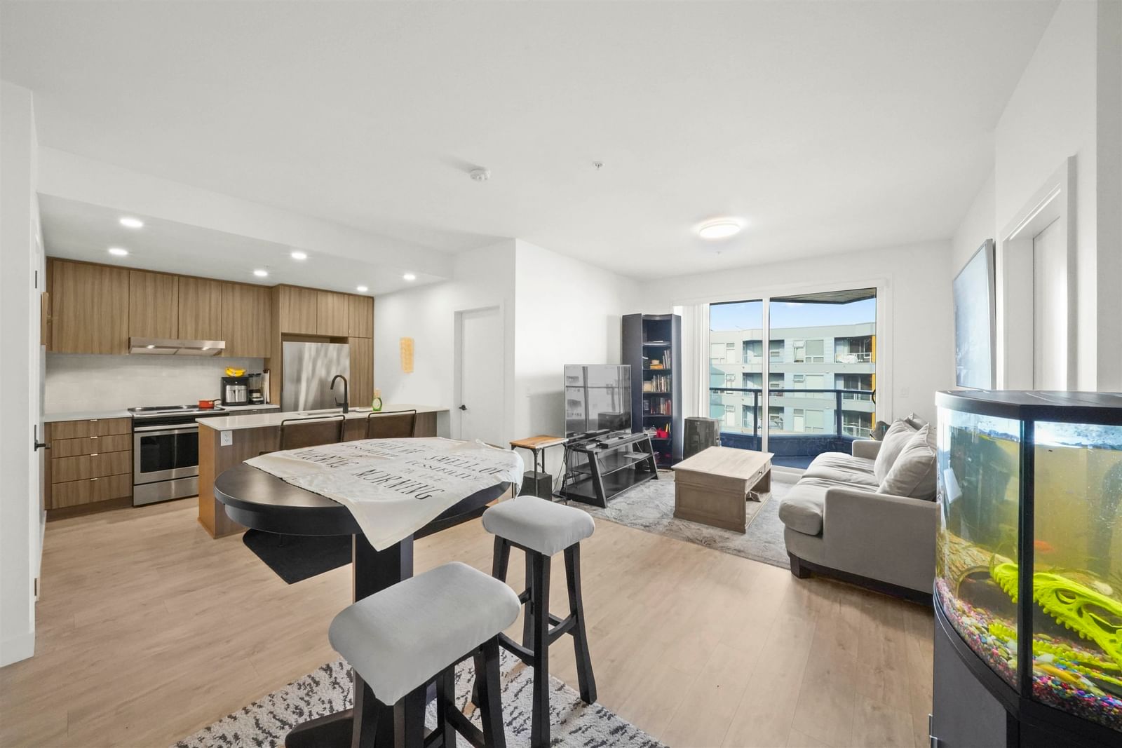 Listing Image 14