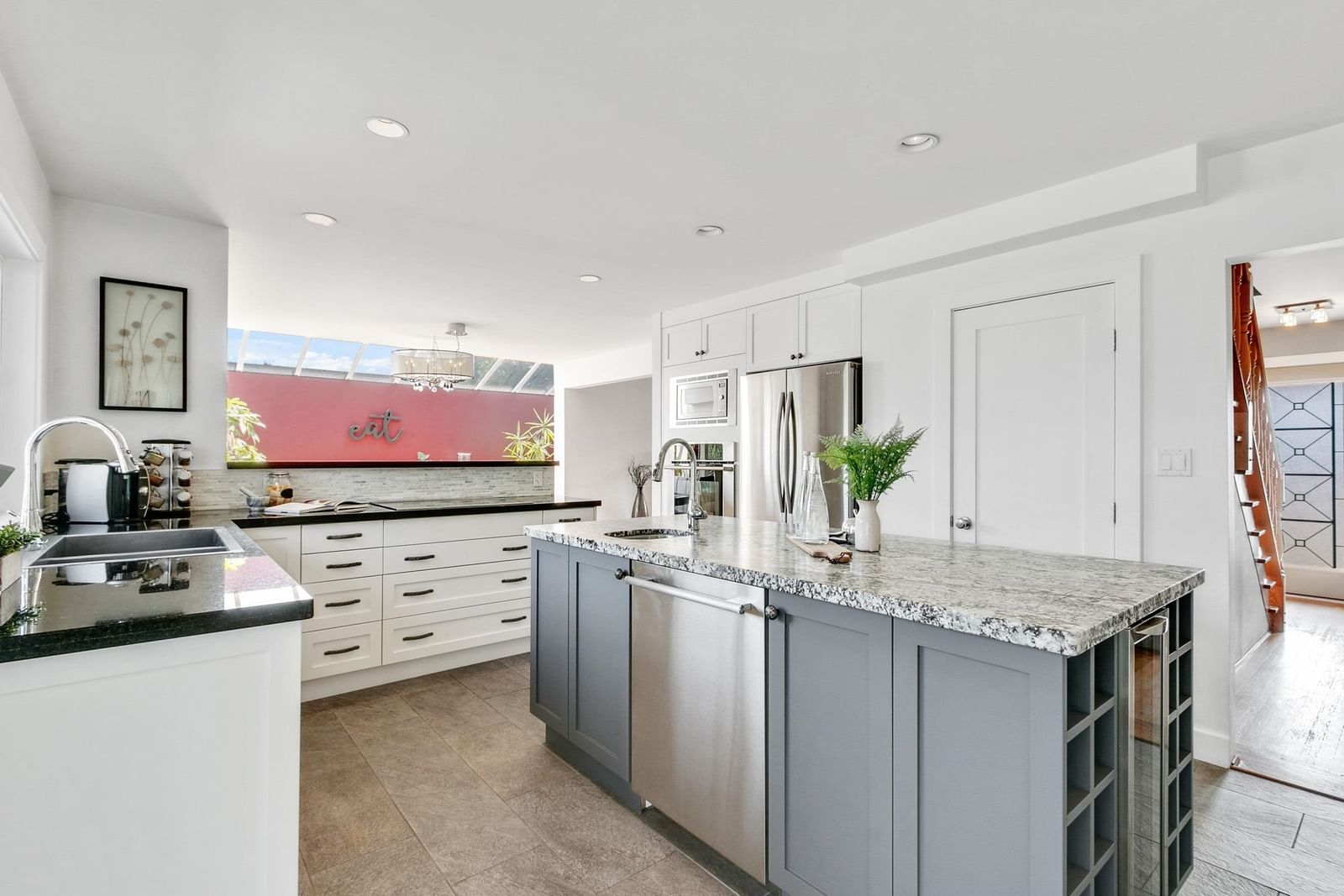 Listing Image 9