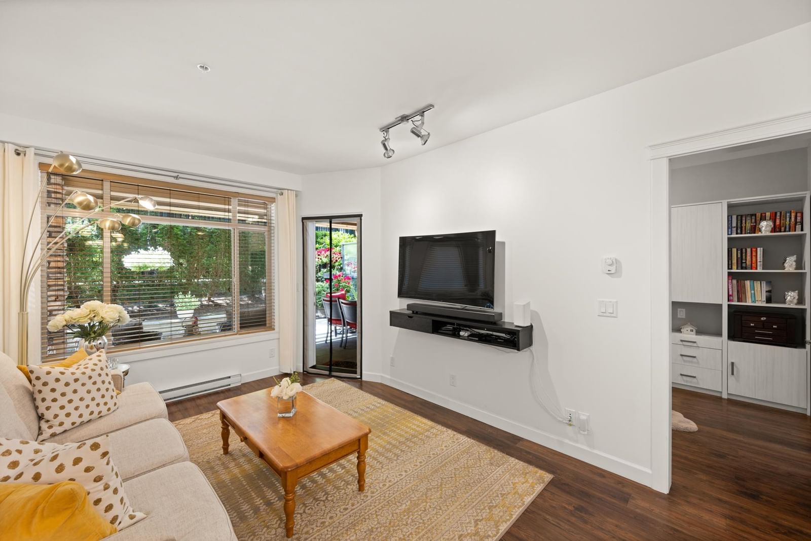 Listing Image 4