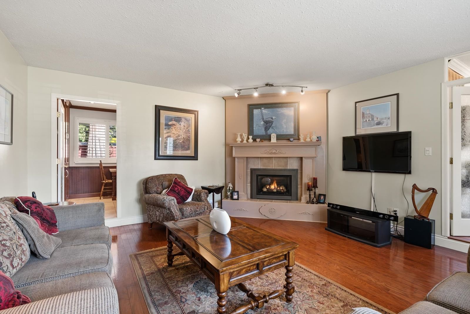 Listing Image 4