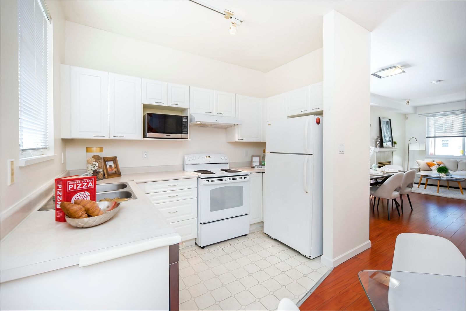 Listing Image 19