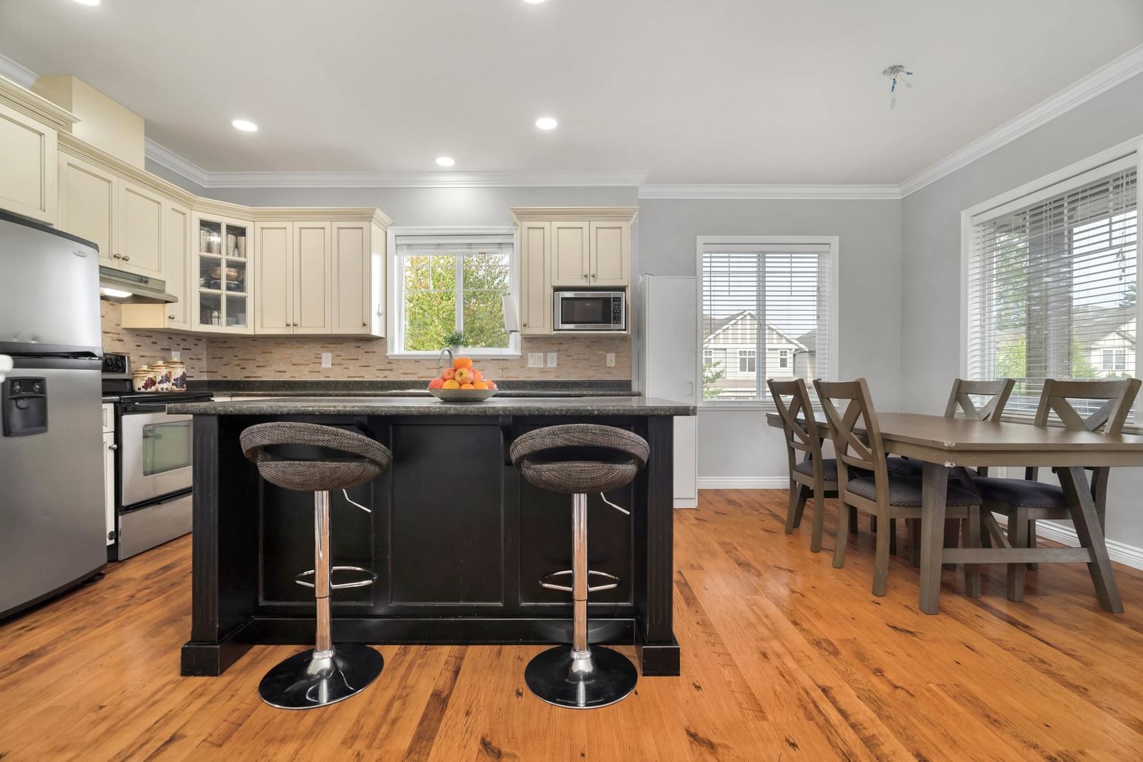 Listing Image 11
