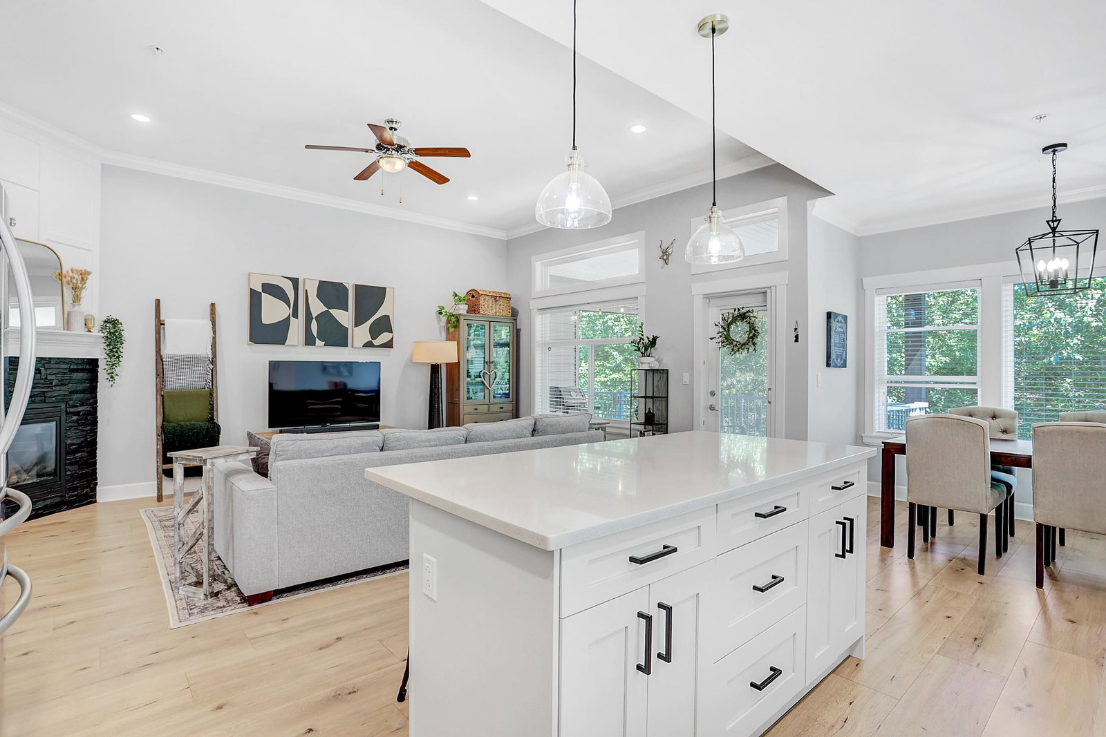 Listing Image 10