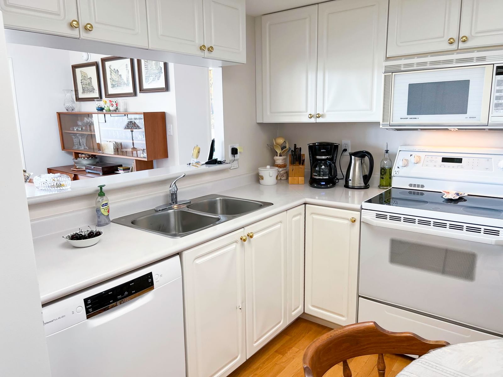 Listing Image 9