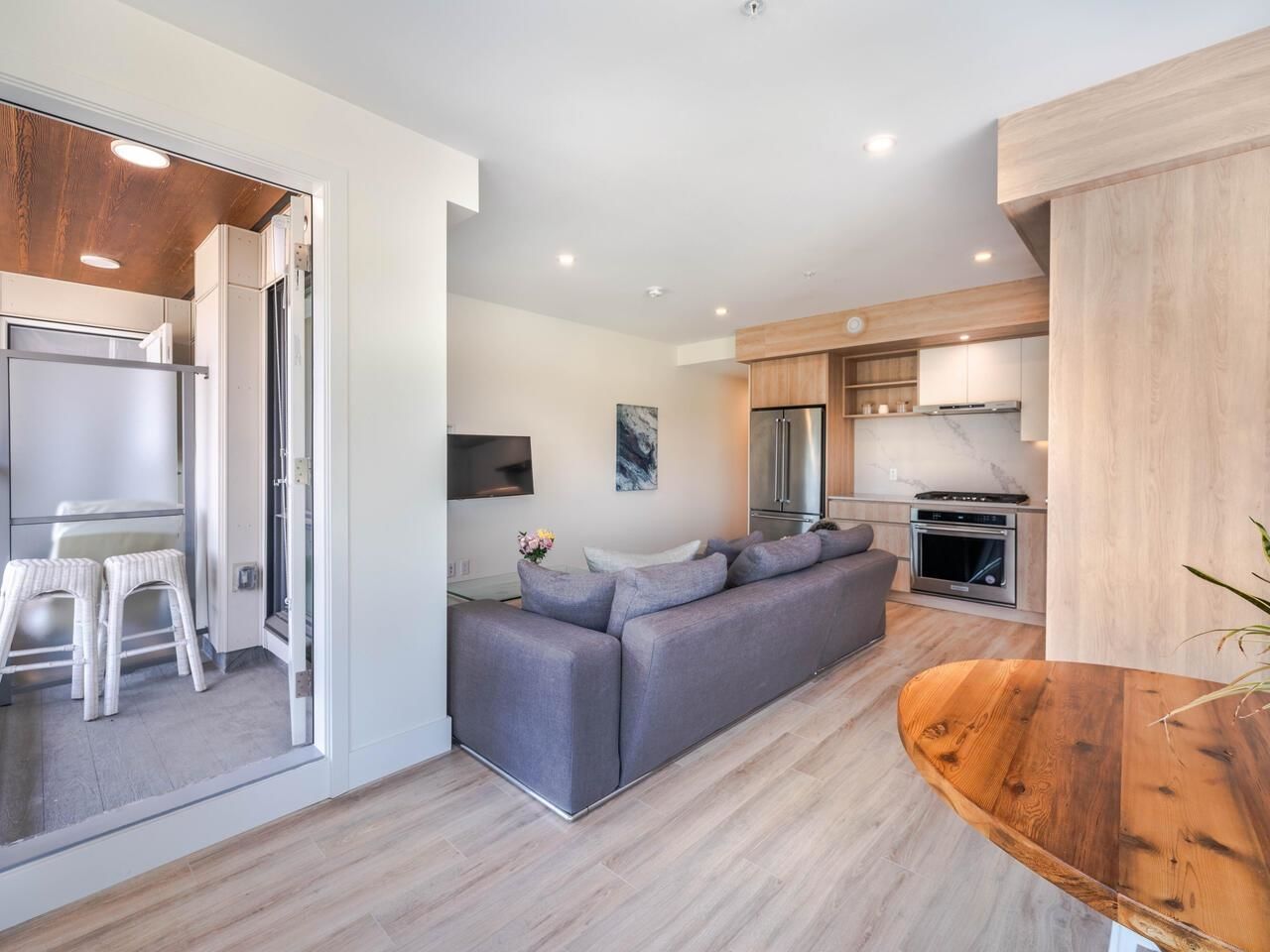 Listing Image 12