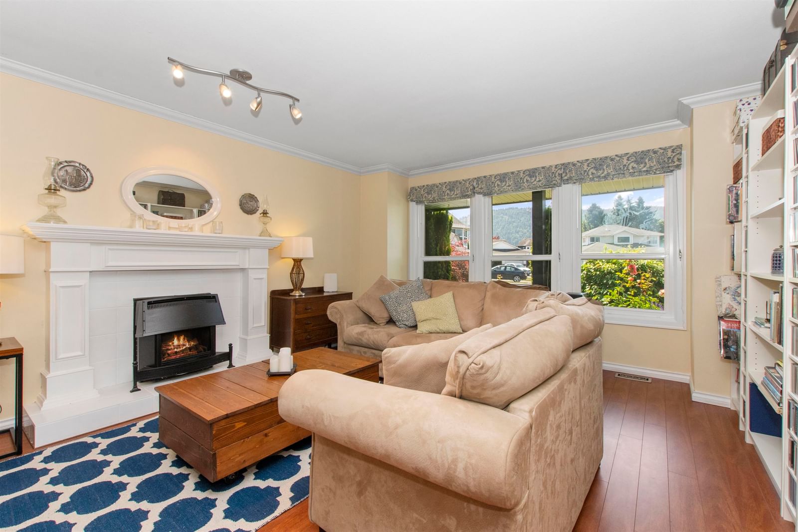 Listing Image 3