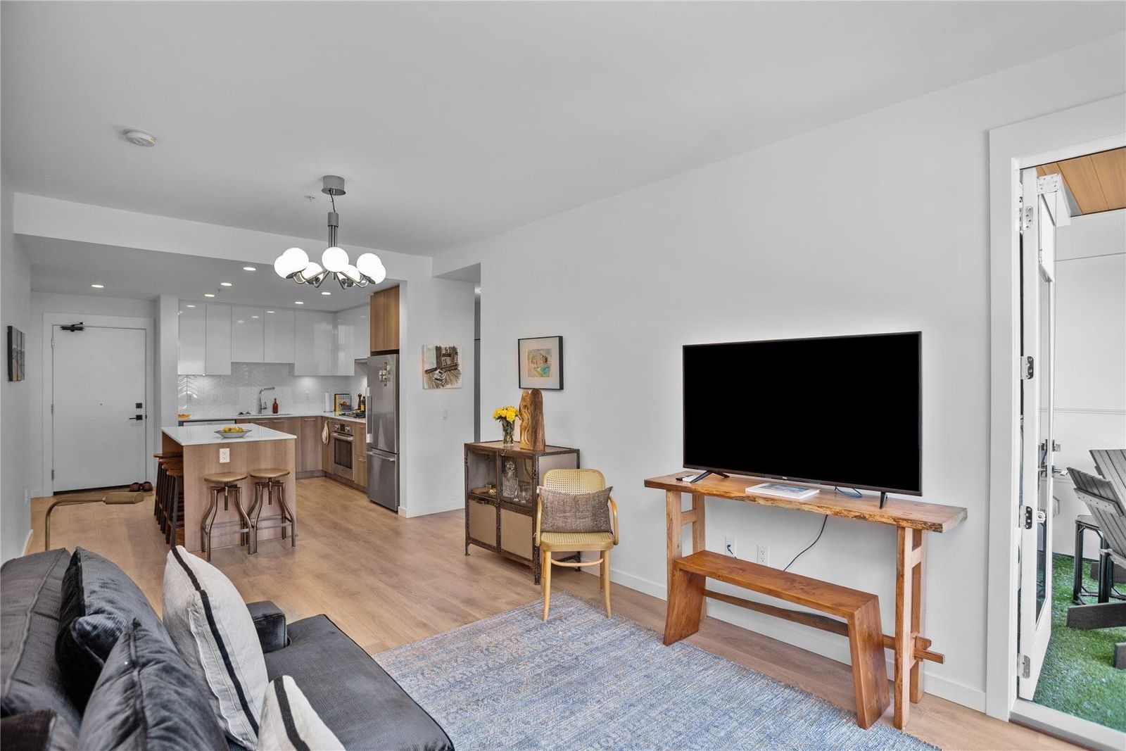 Listing Image 5