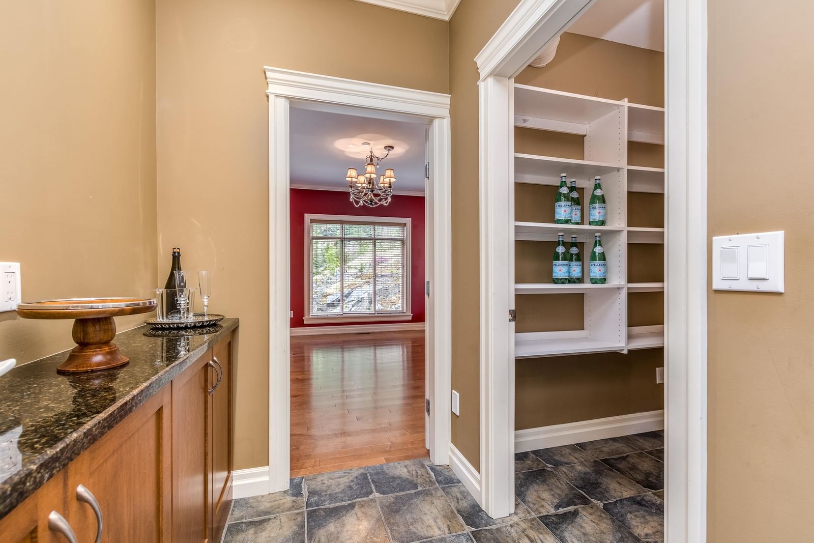 Listing Image 12
