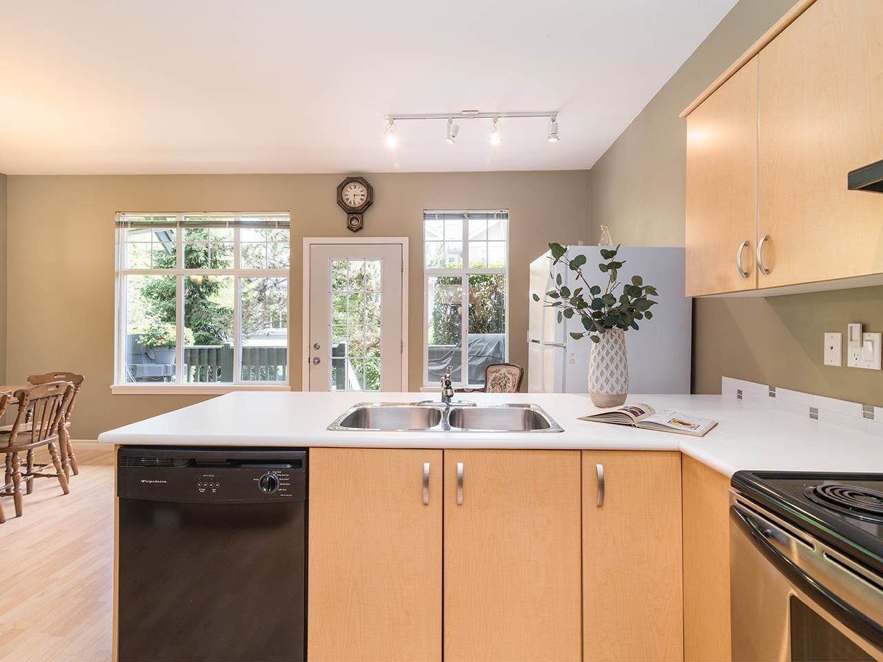 Listing Image 18