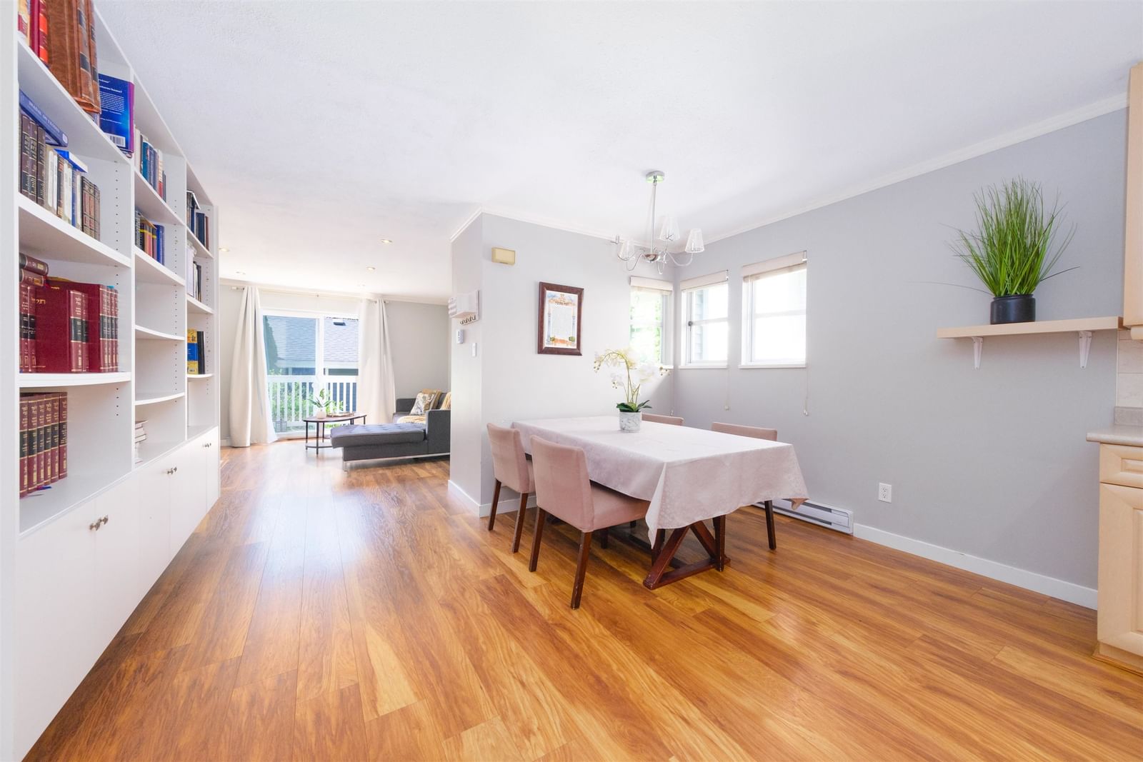 Listing Image 4