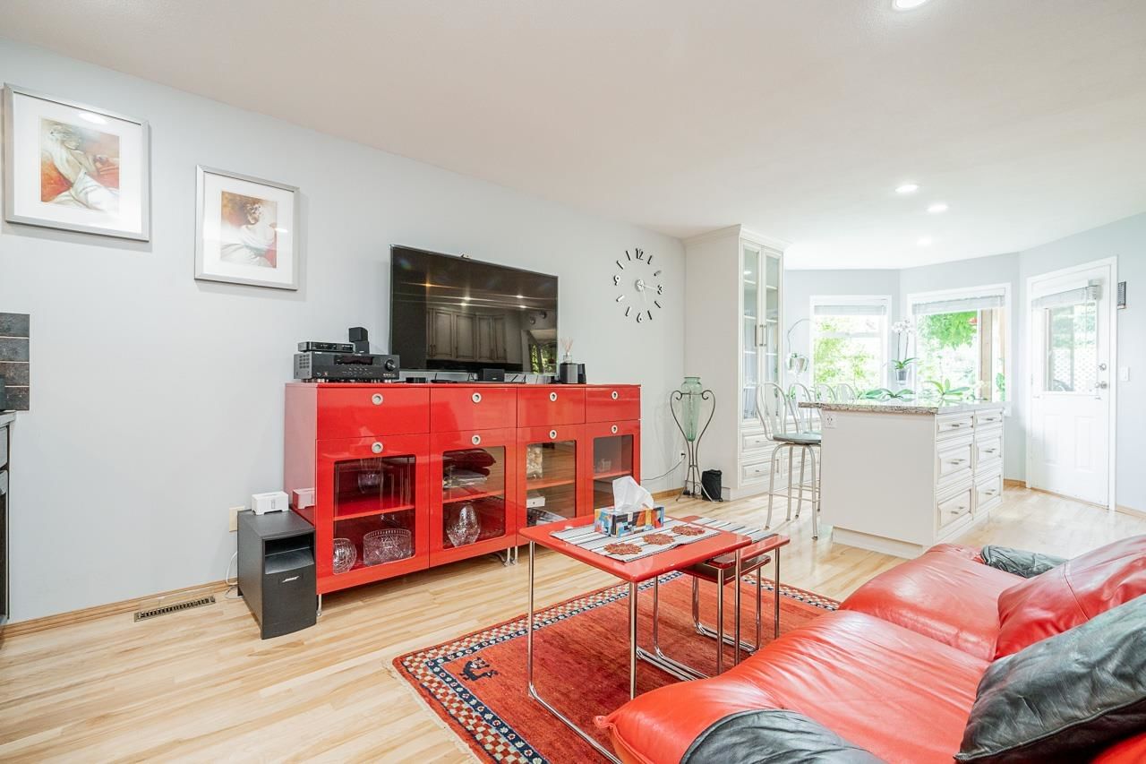 Listing Image 11