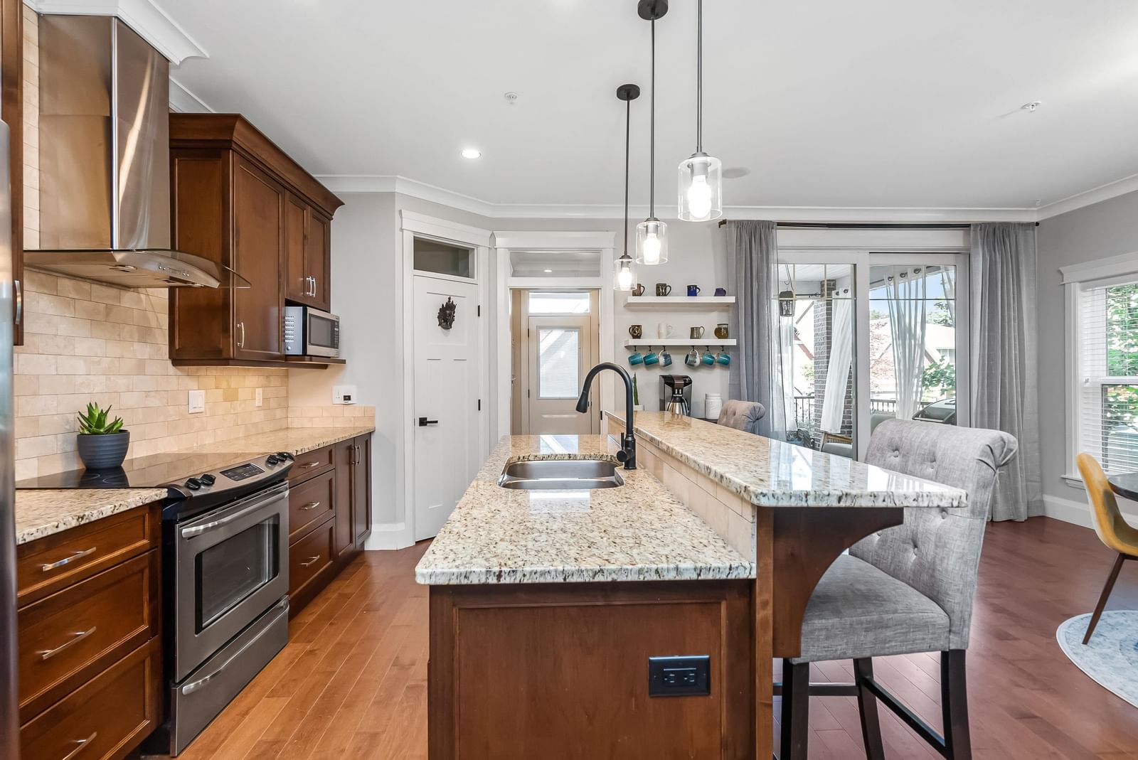 Listing Image 10