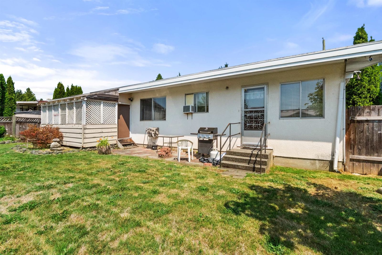 Listing Image 6