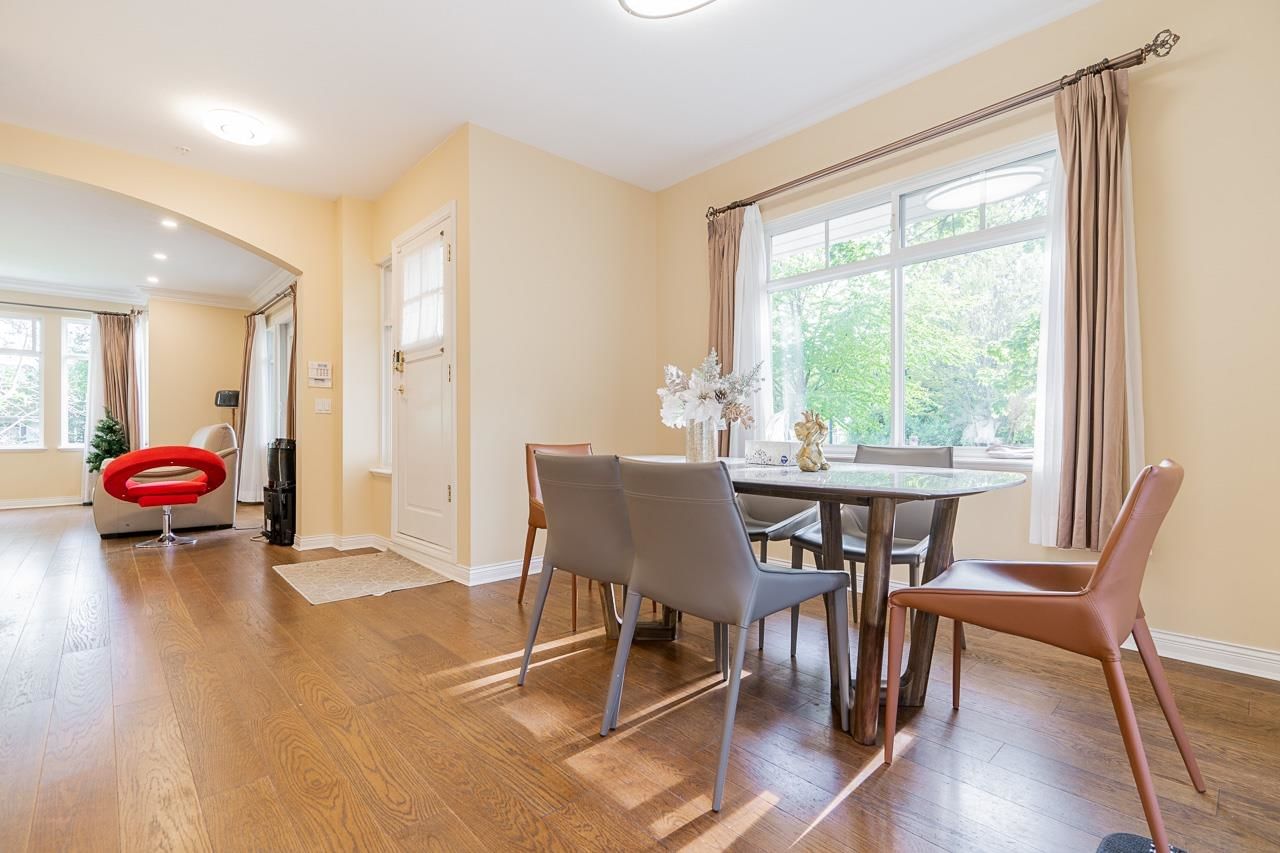 Listing Image 11