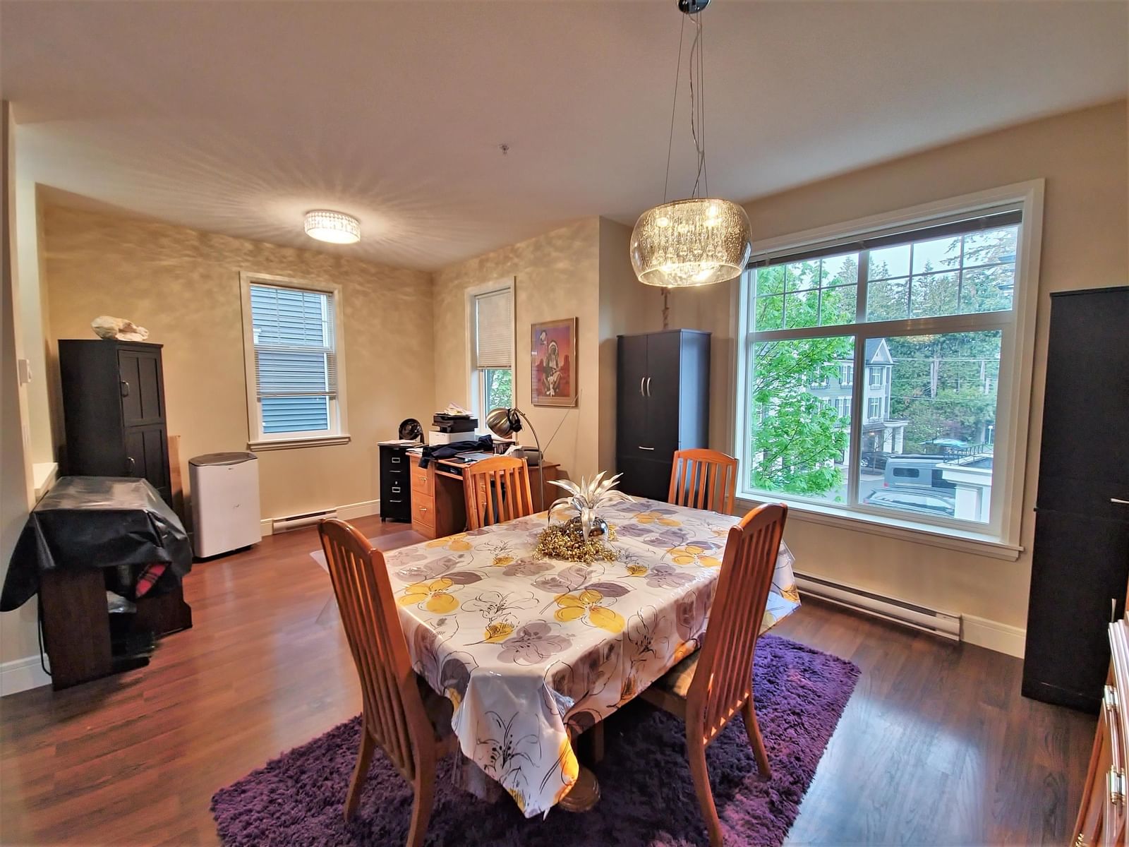 Listing Image 4