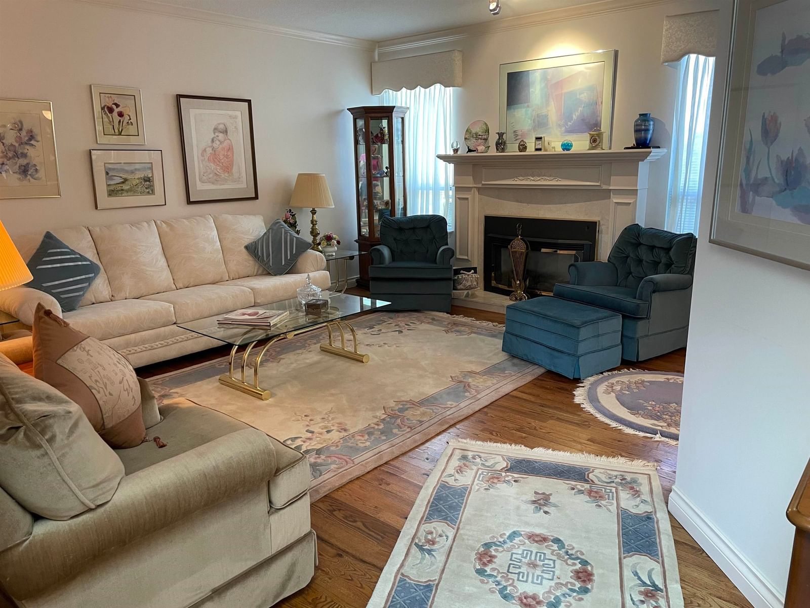 Listing Image 4