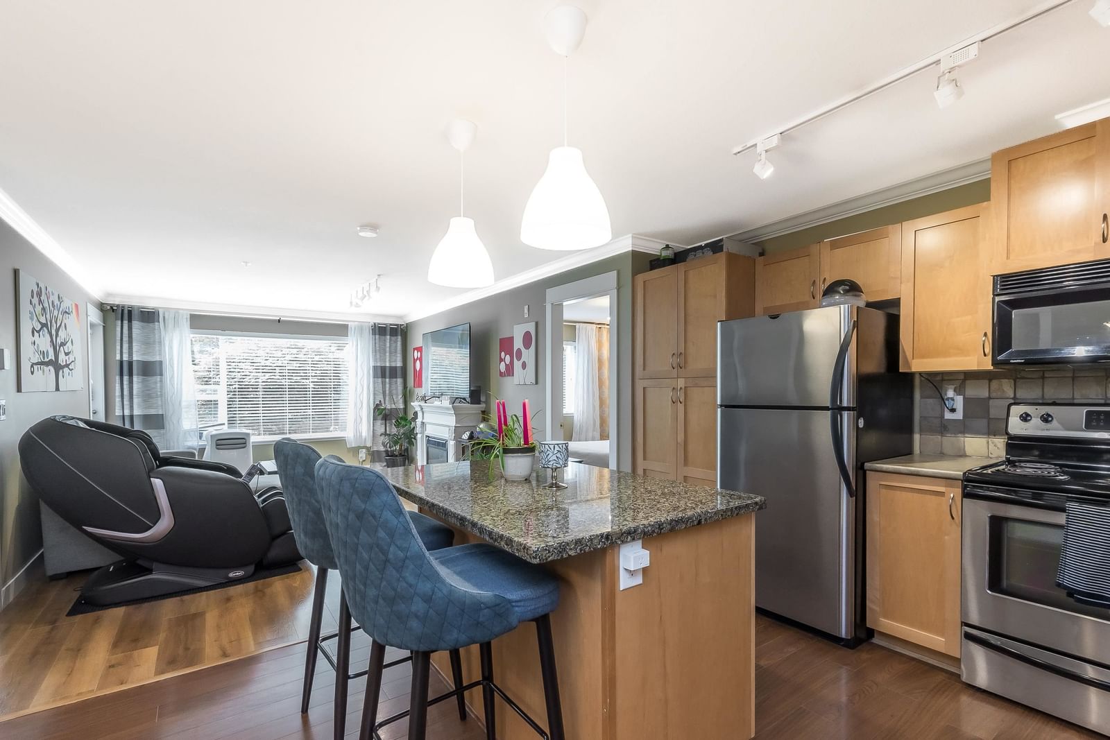Listing Image 12