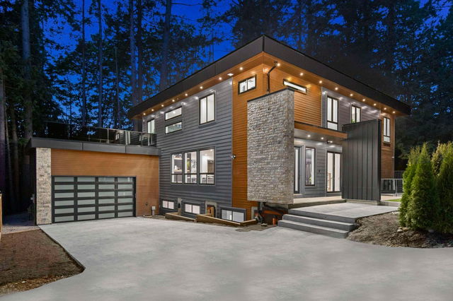 5667 Fairlight Crescent