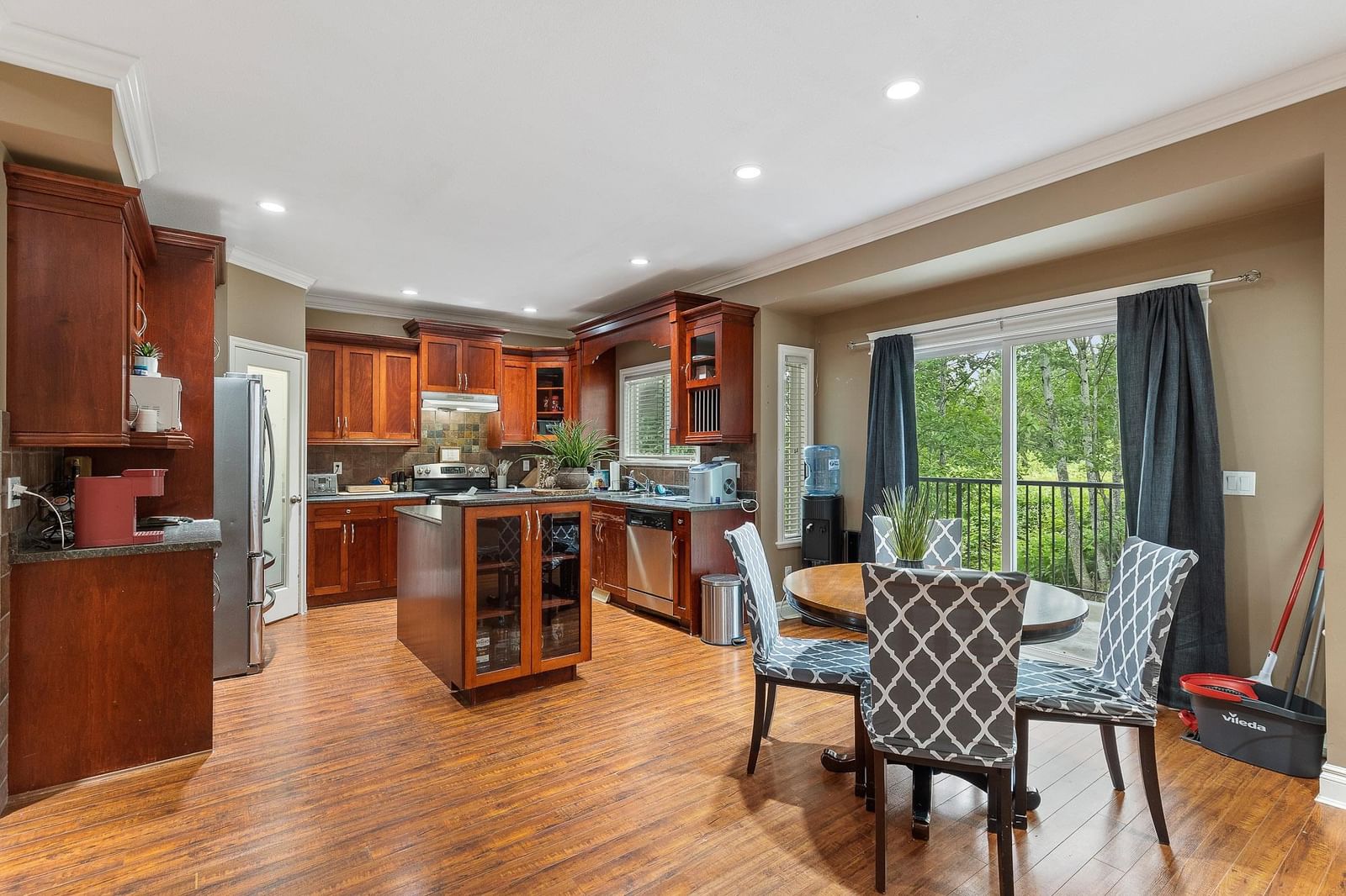 Listing Image 10