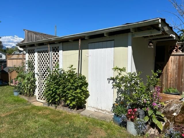 Listing Image 11