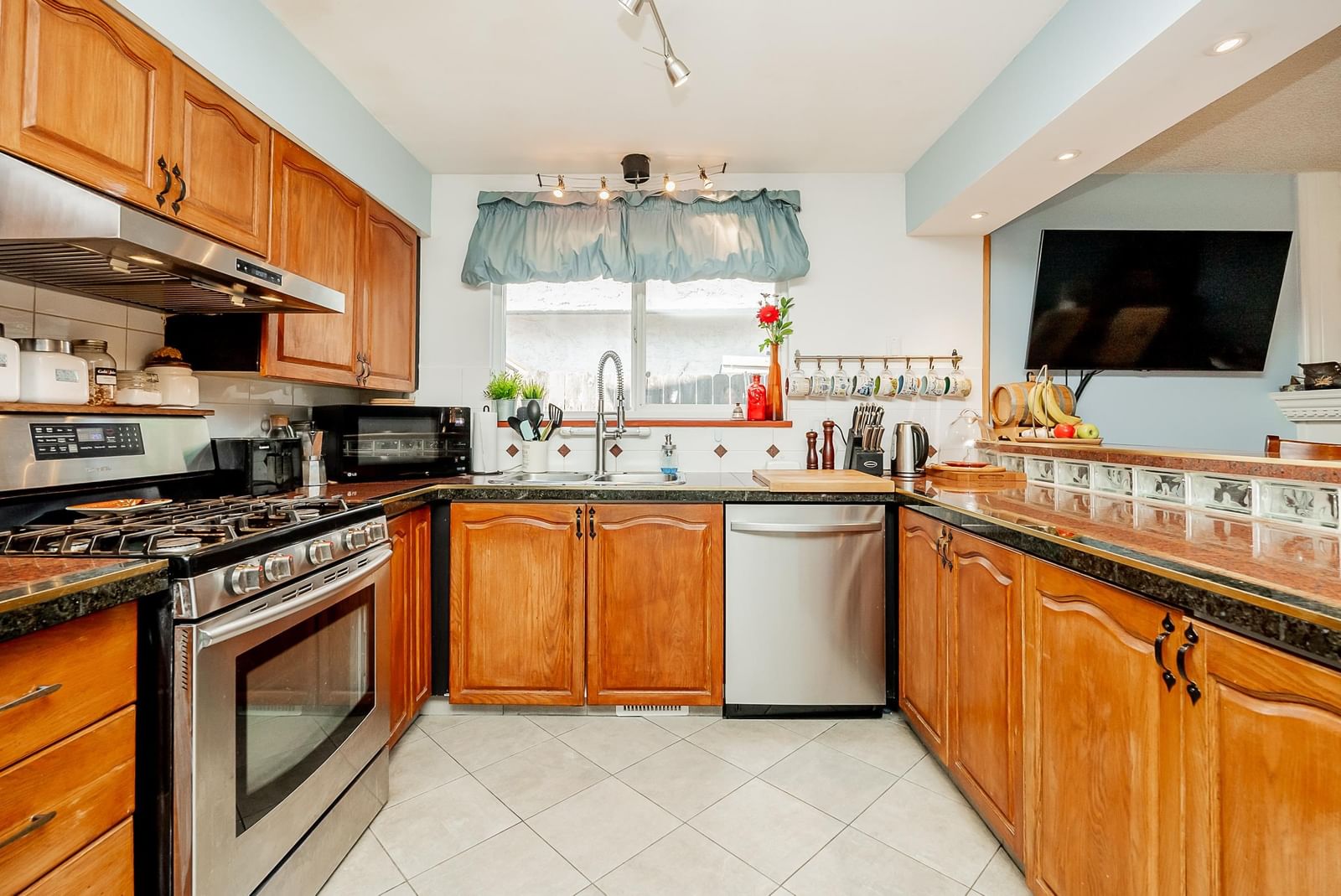 Listing Image 11