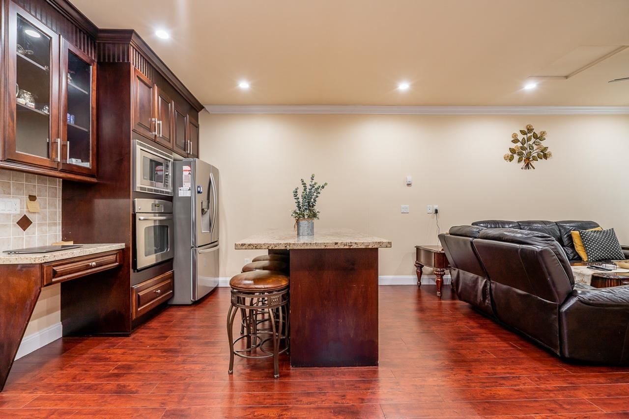 Listing Image 12