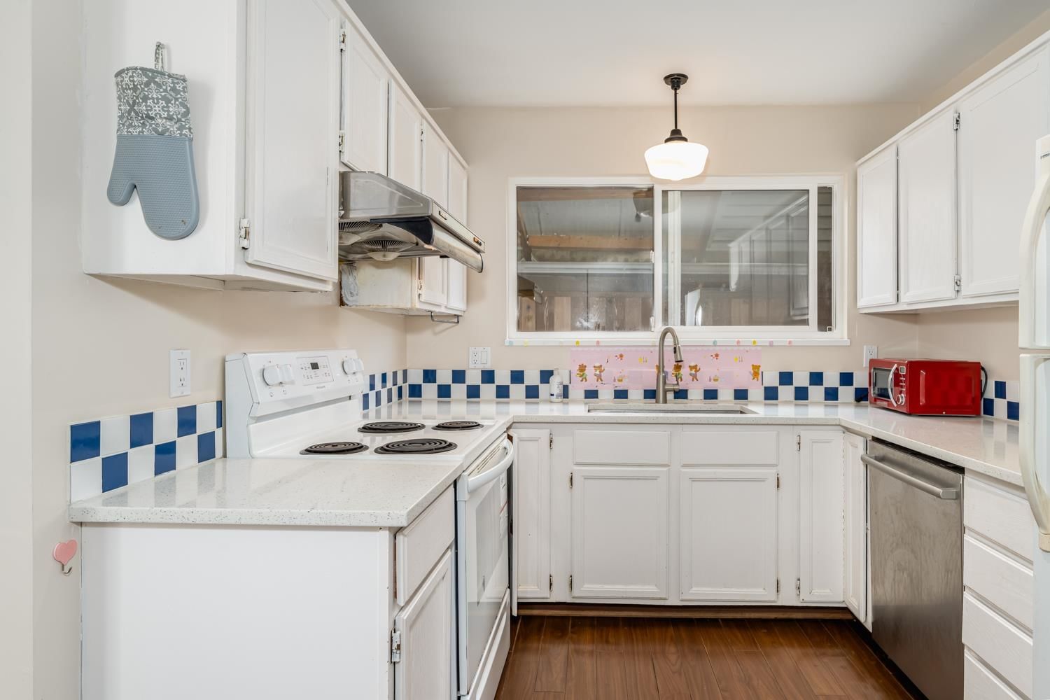 Listing Image 10