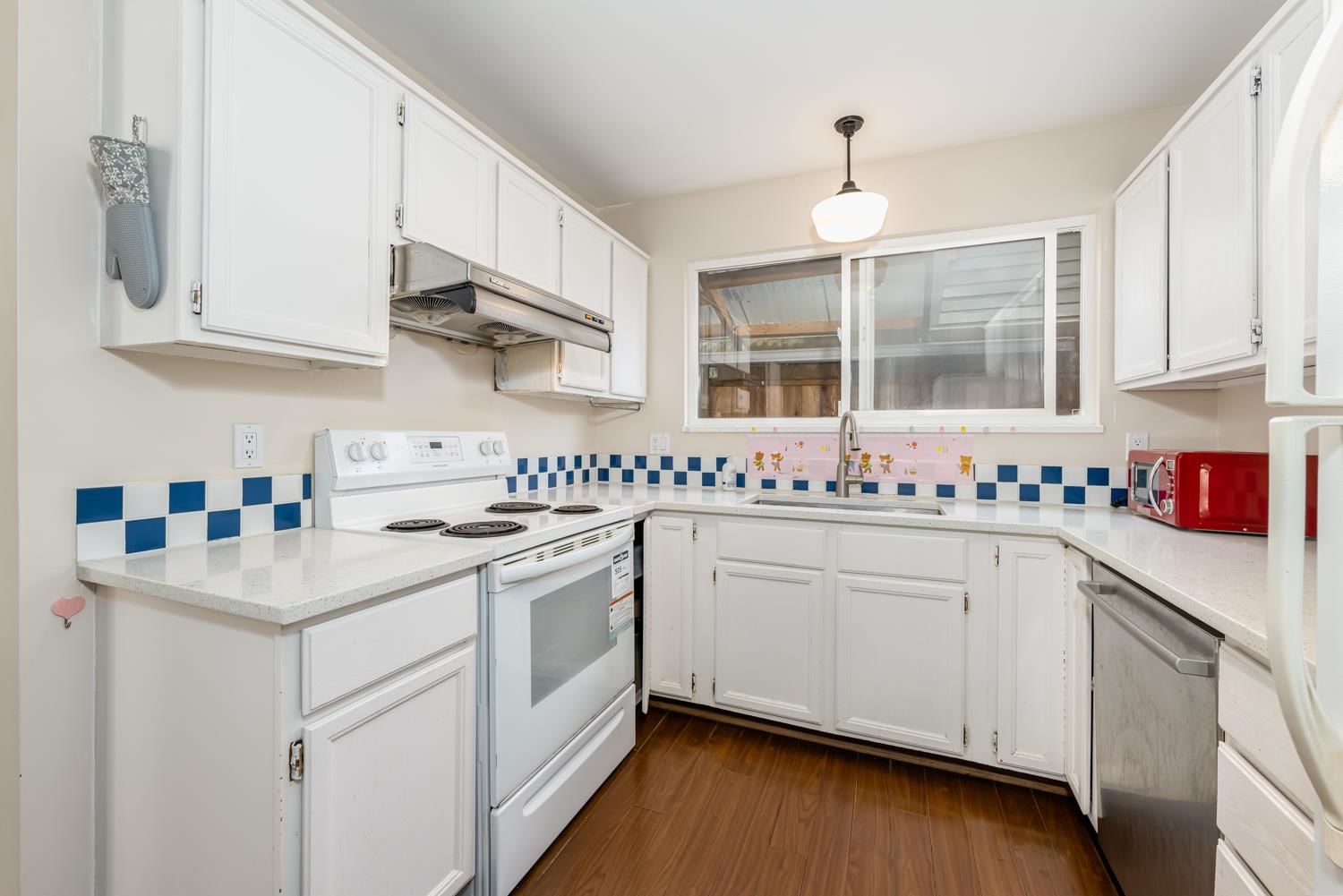Listing Image 11