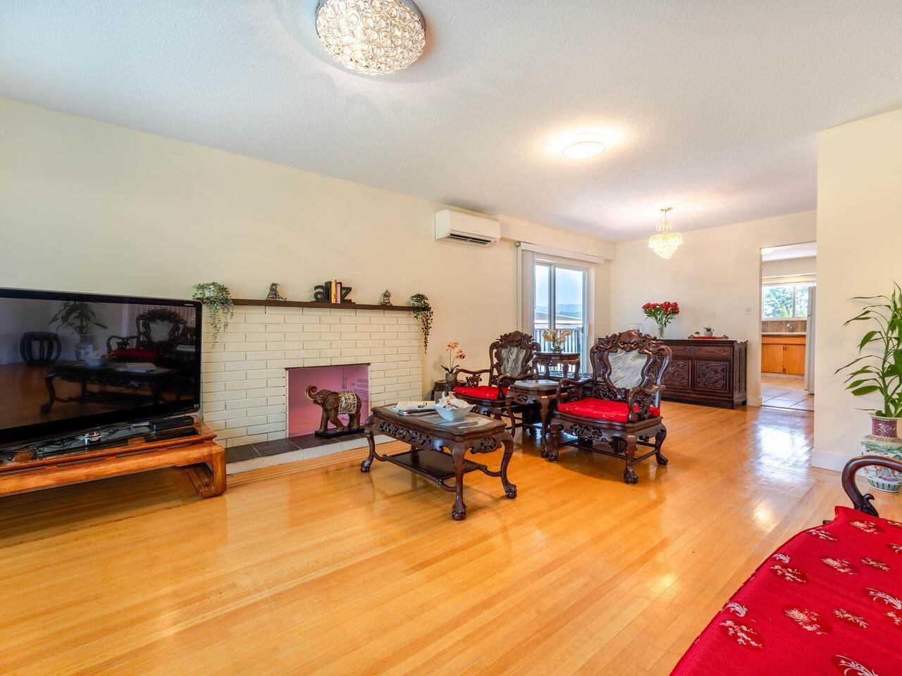 Listing Image 8