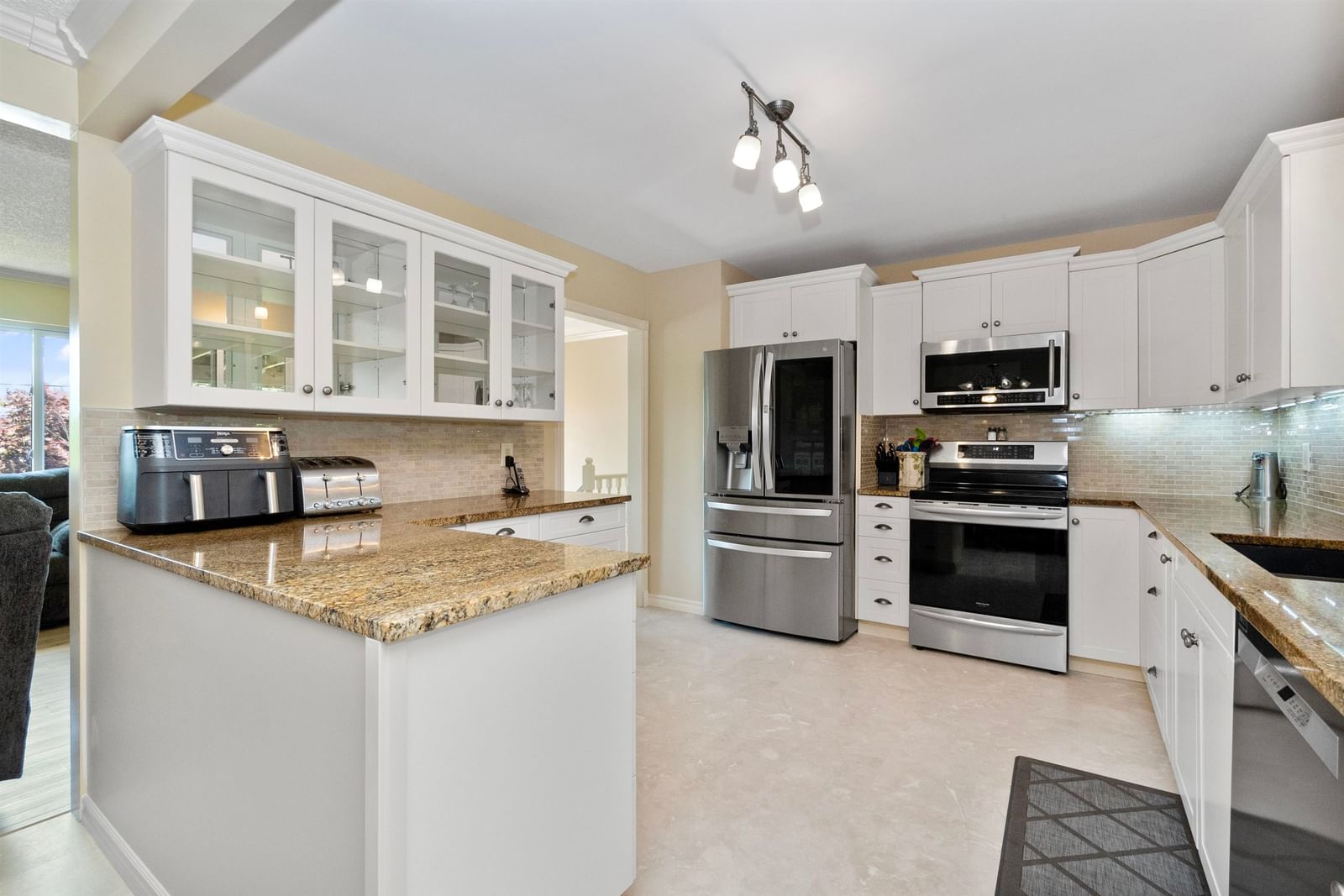 Listing Image 11