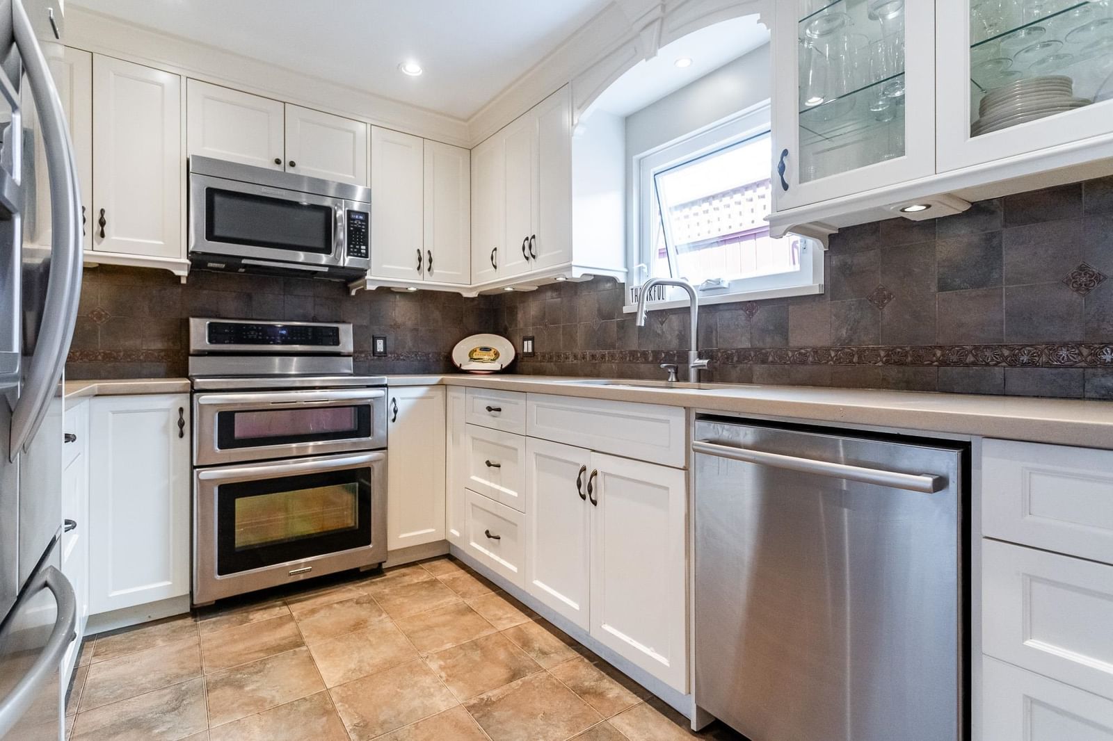 Listing Image 12