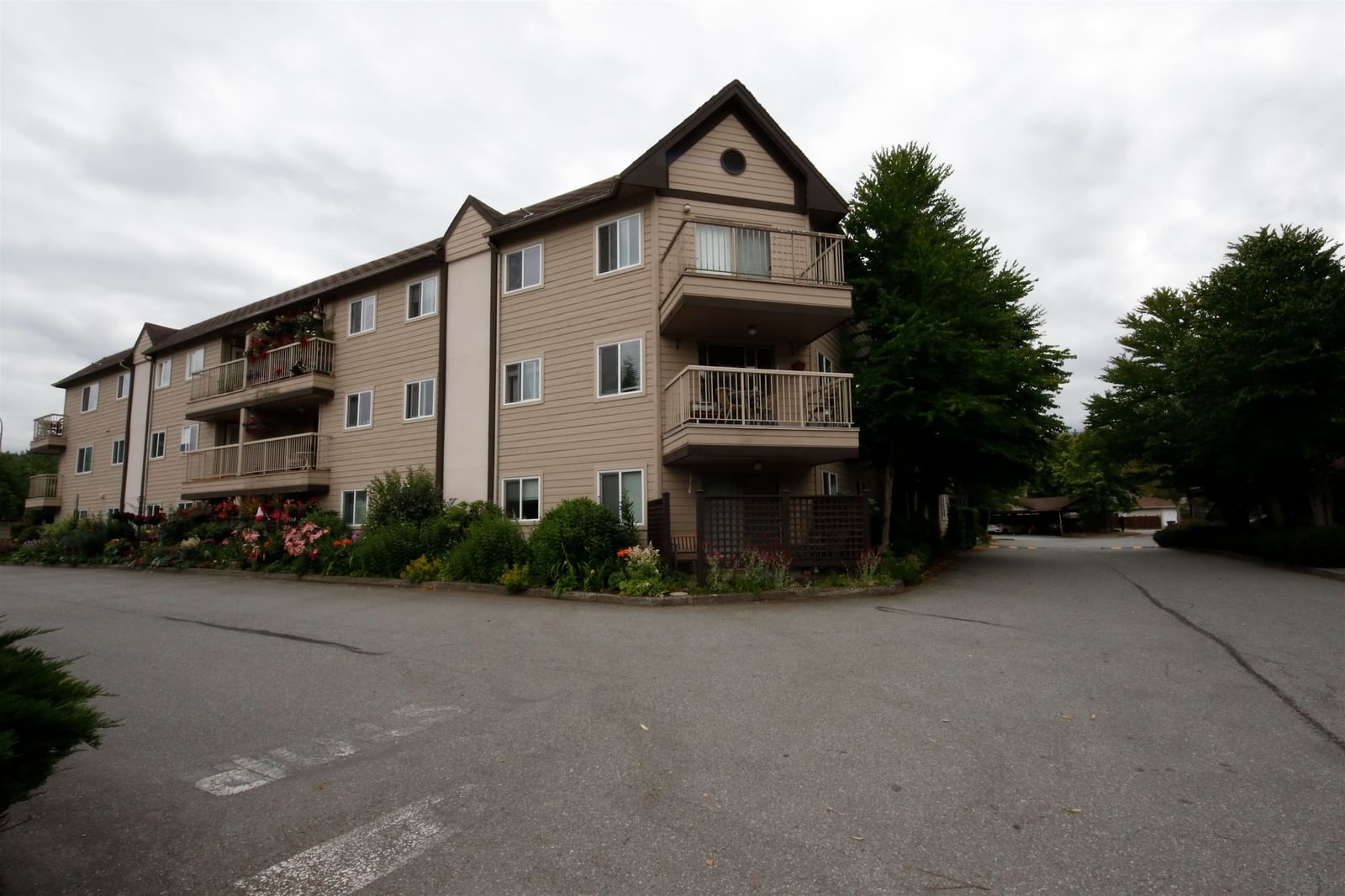 Listing Image 17