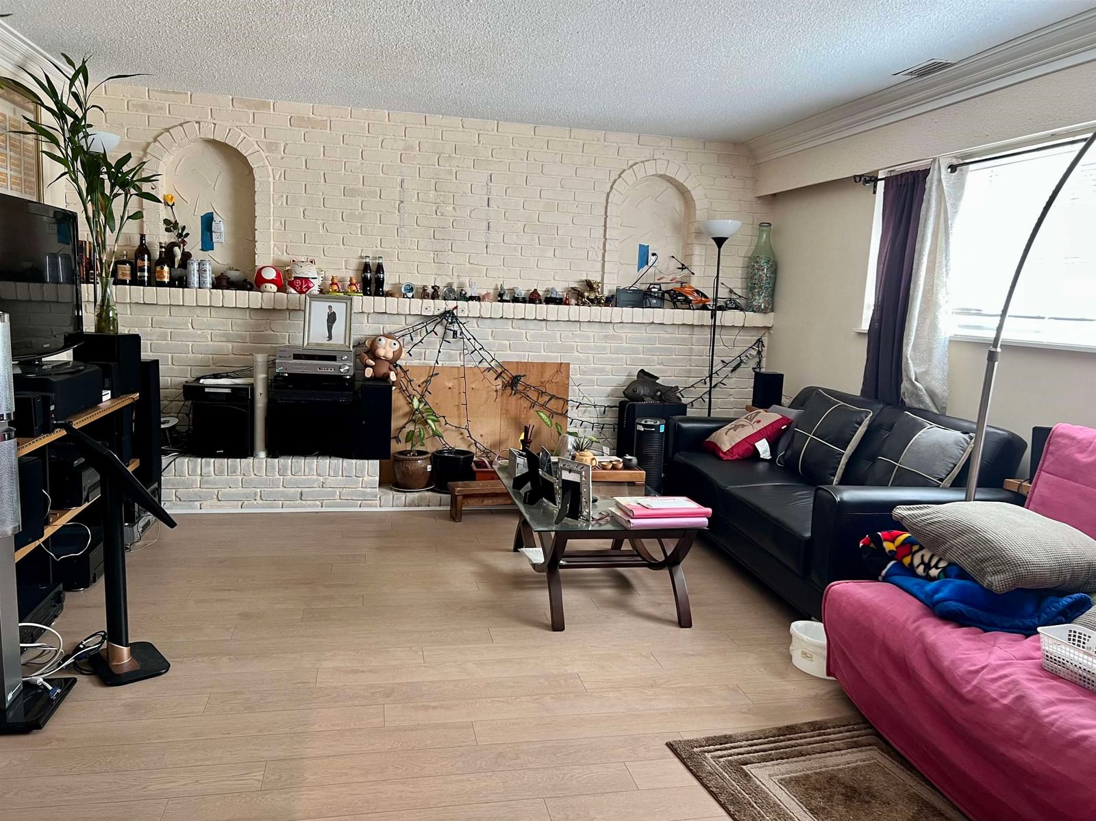 Listing Image 17