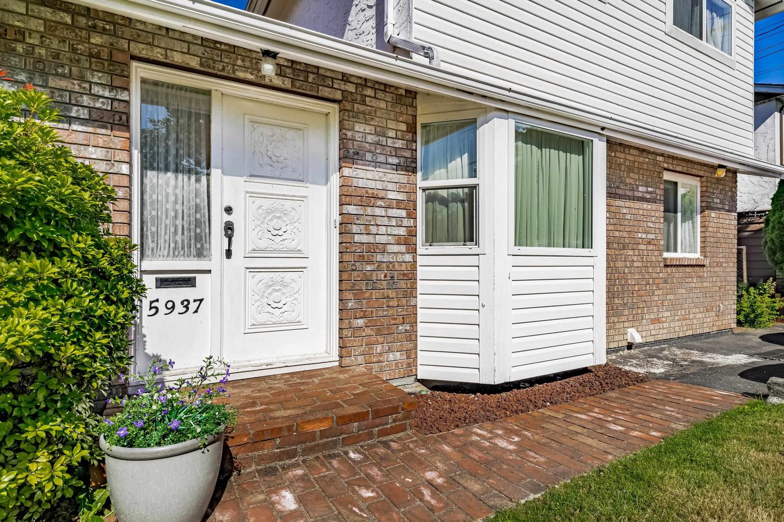 Listing Image 4