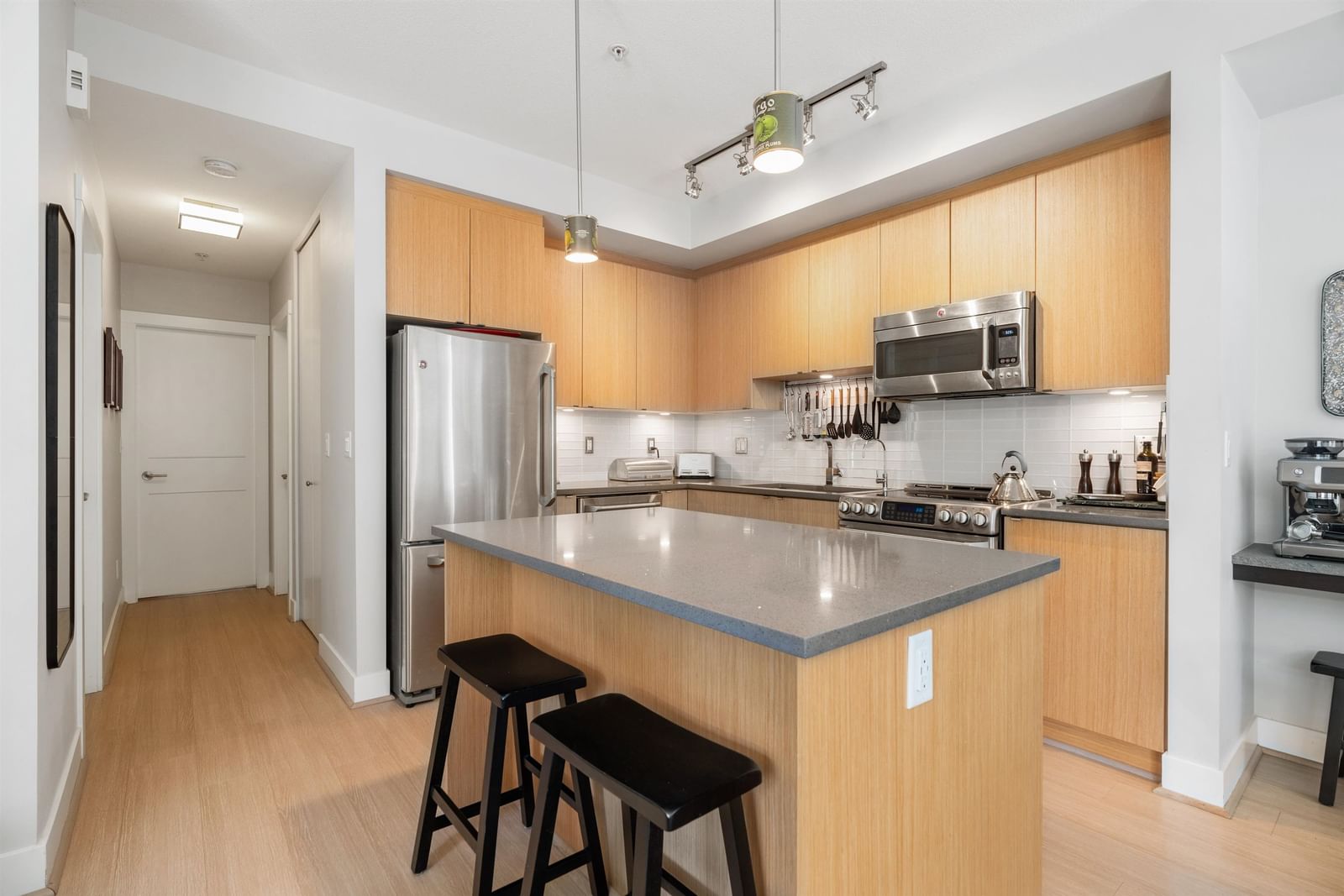 Listing Image 12