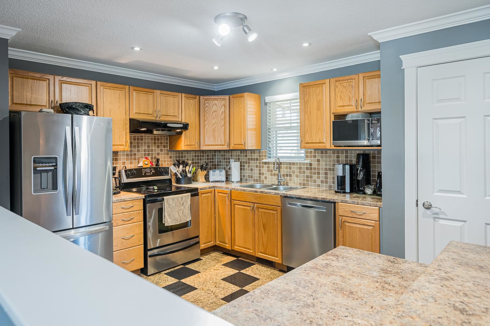 Listing Image 12