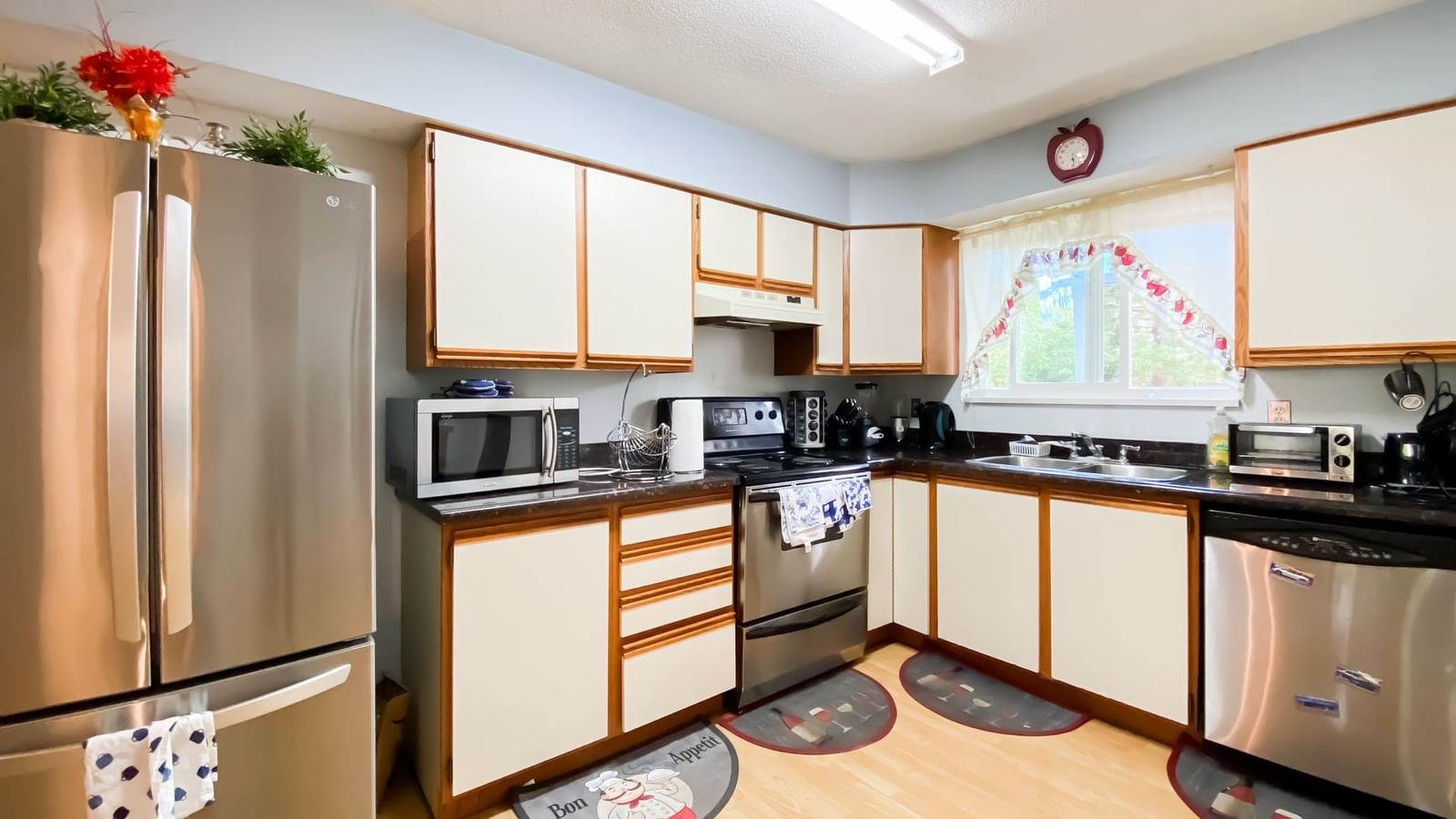 Listing Image 6