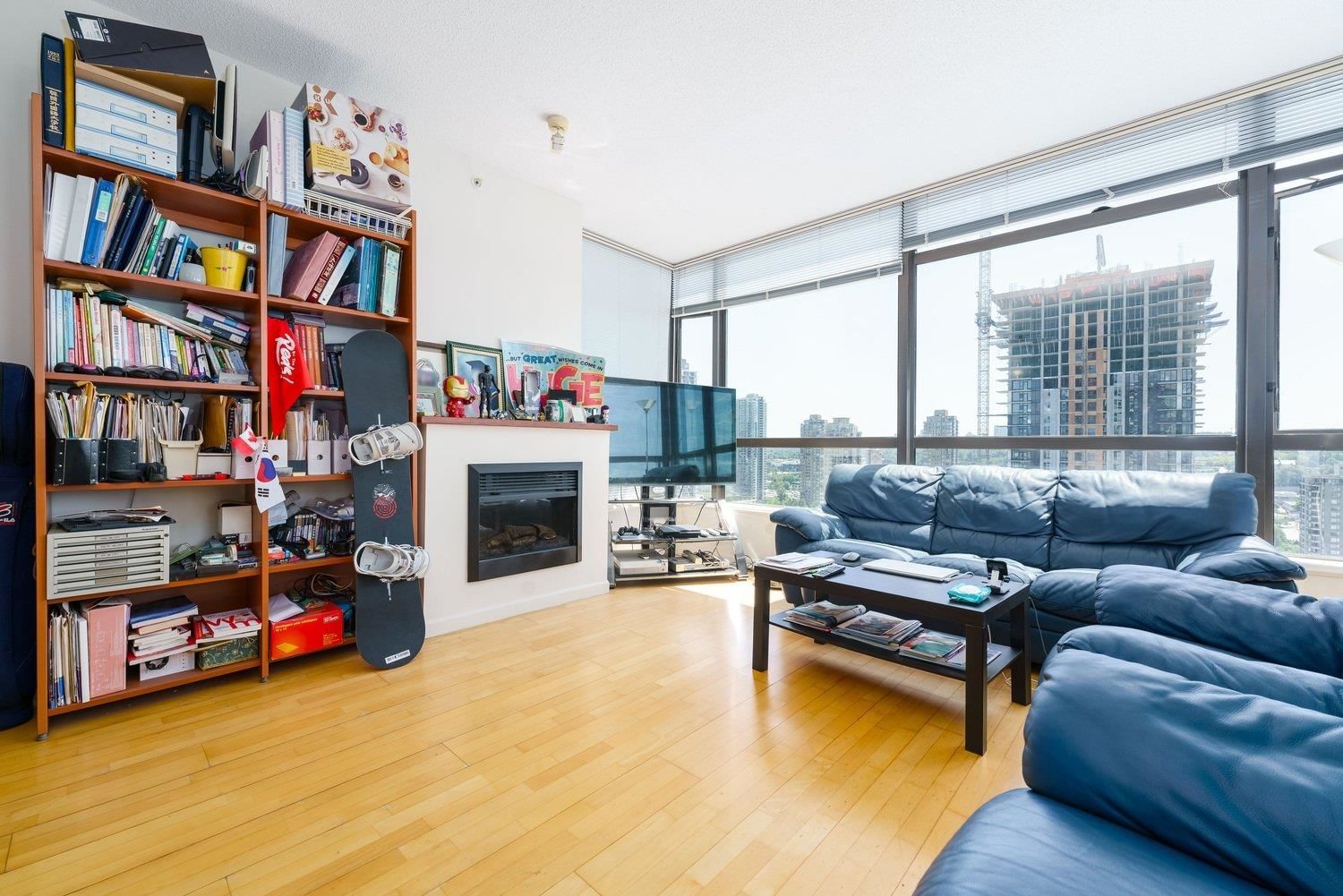 Listing Image 8