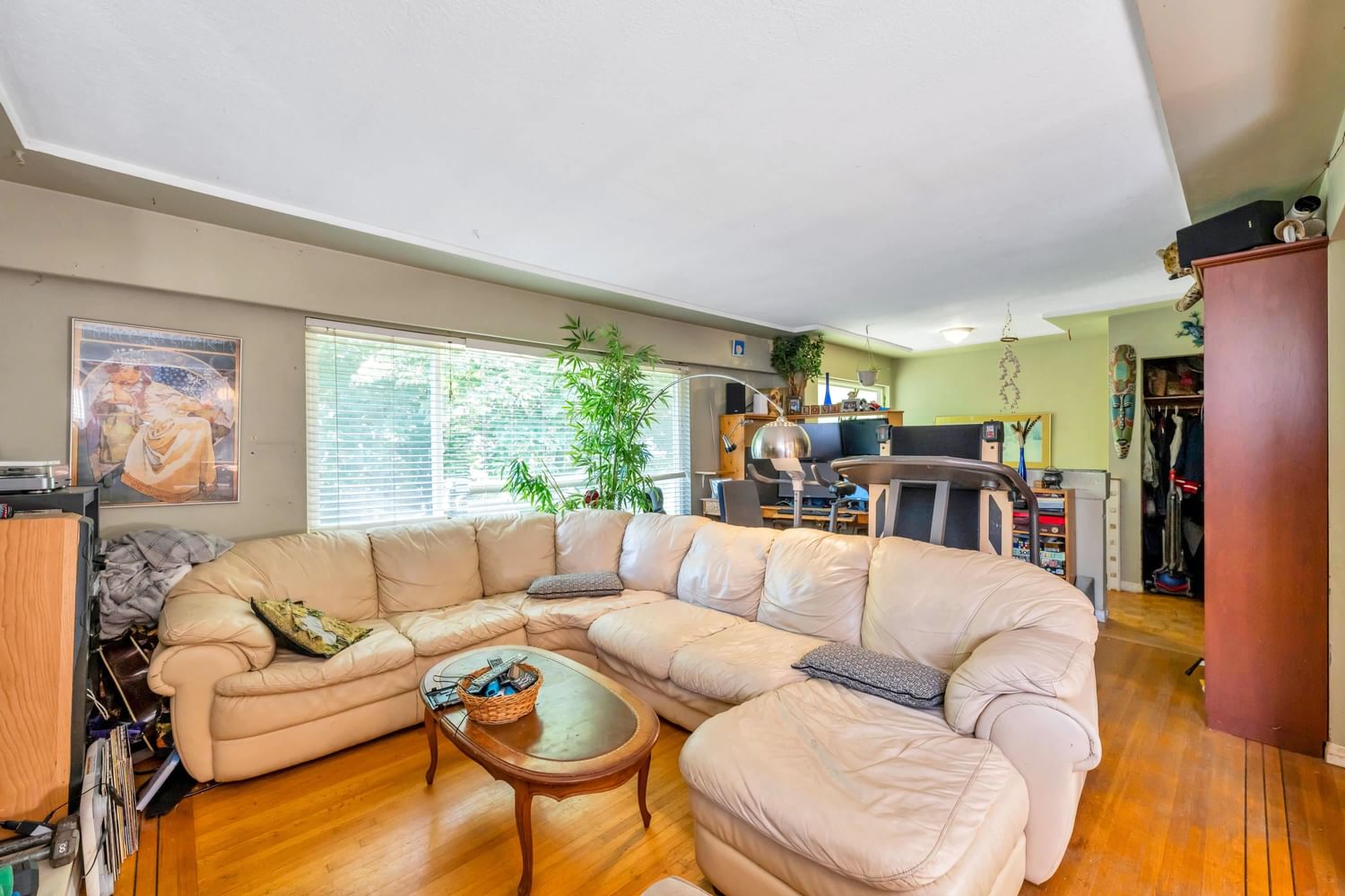 Listing Image 9