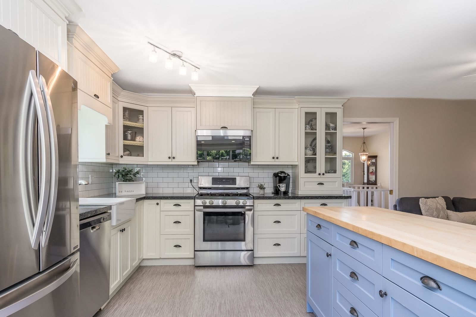 Listing Image 12