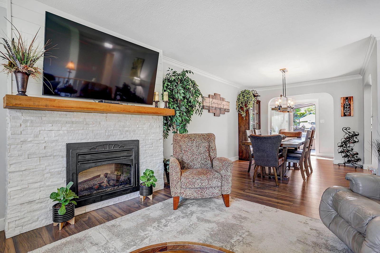Listing Image 6