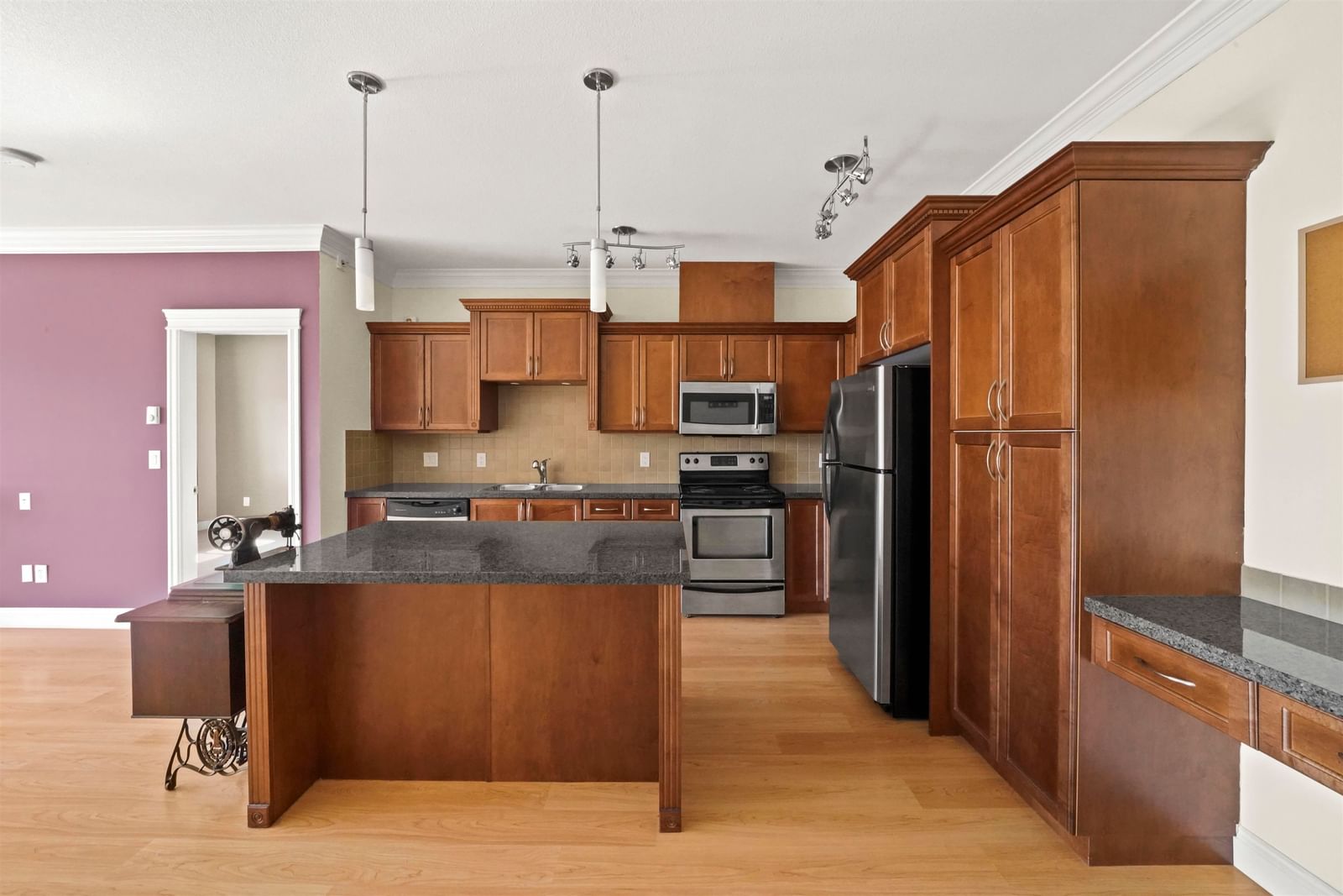 Listing Image 8