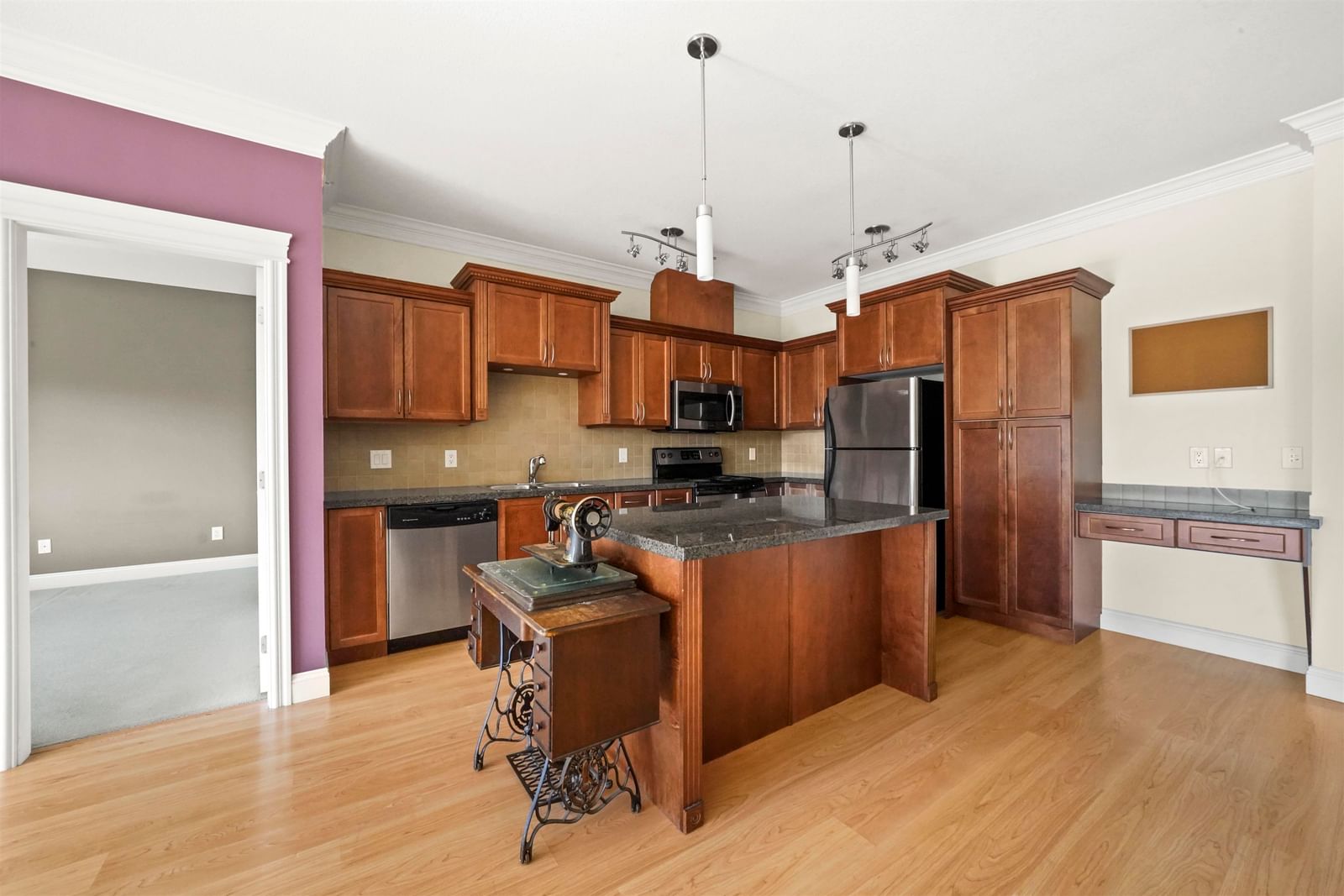 Listing Image 9