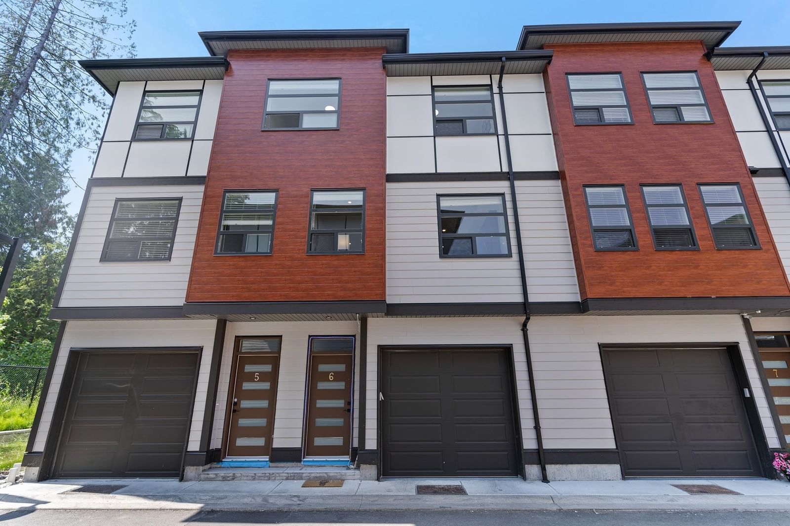 Listing Image 4