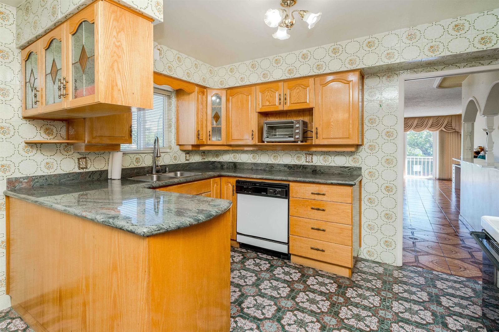 Listing Image 12
