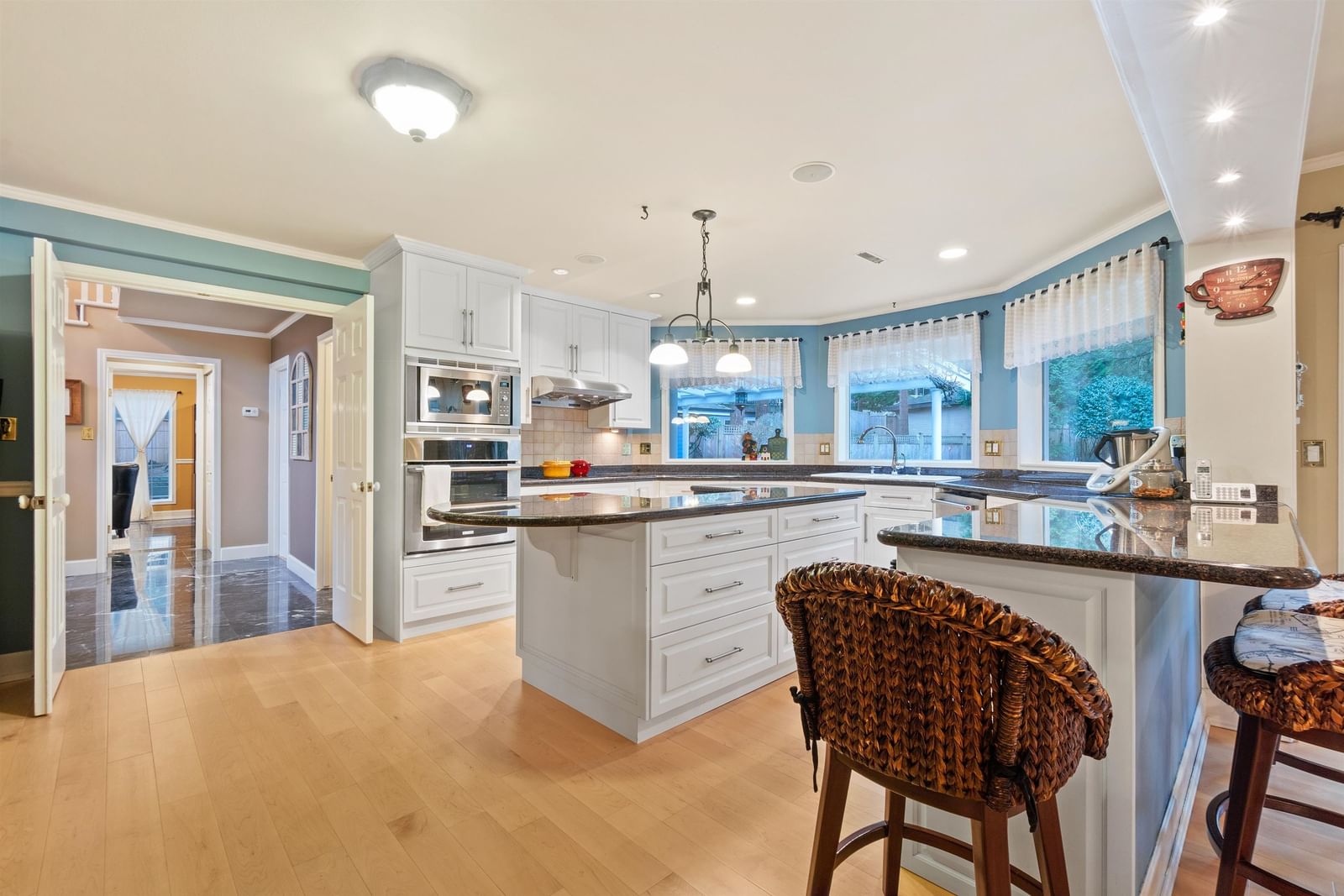 Listing Image 12