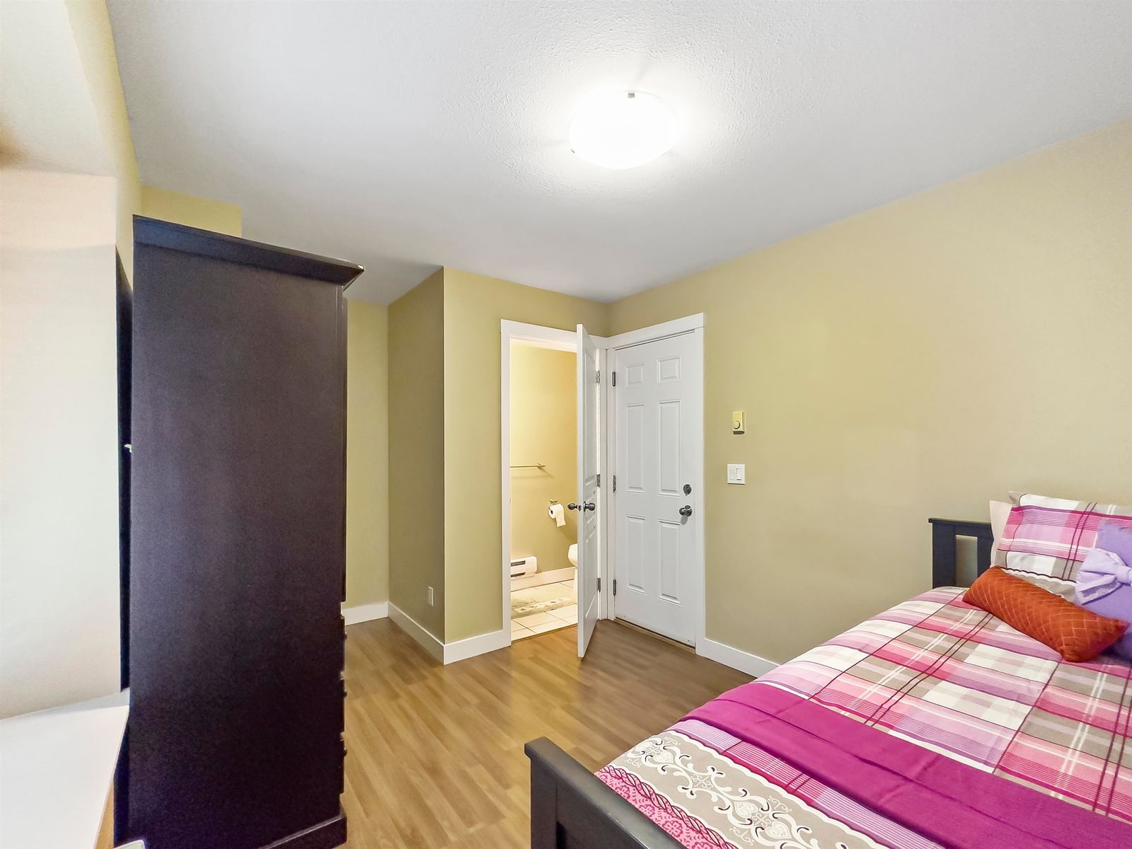 Listing Image 23