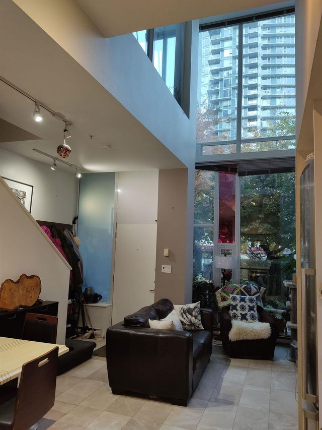 118 Dunsmuir Street