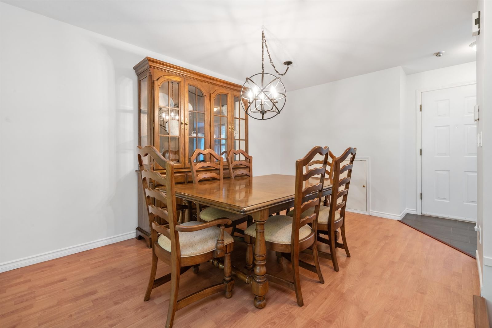 Listing Image 8