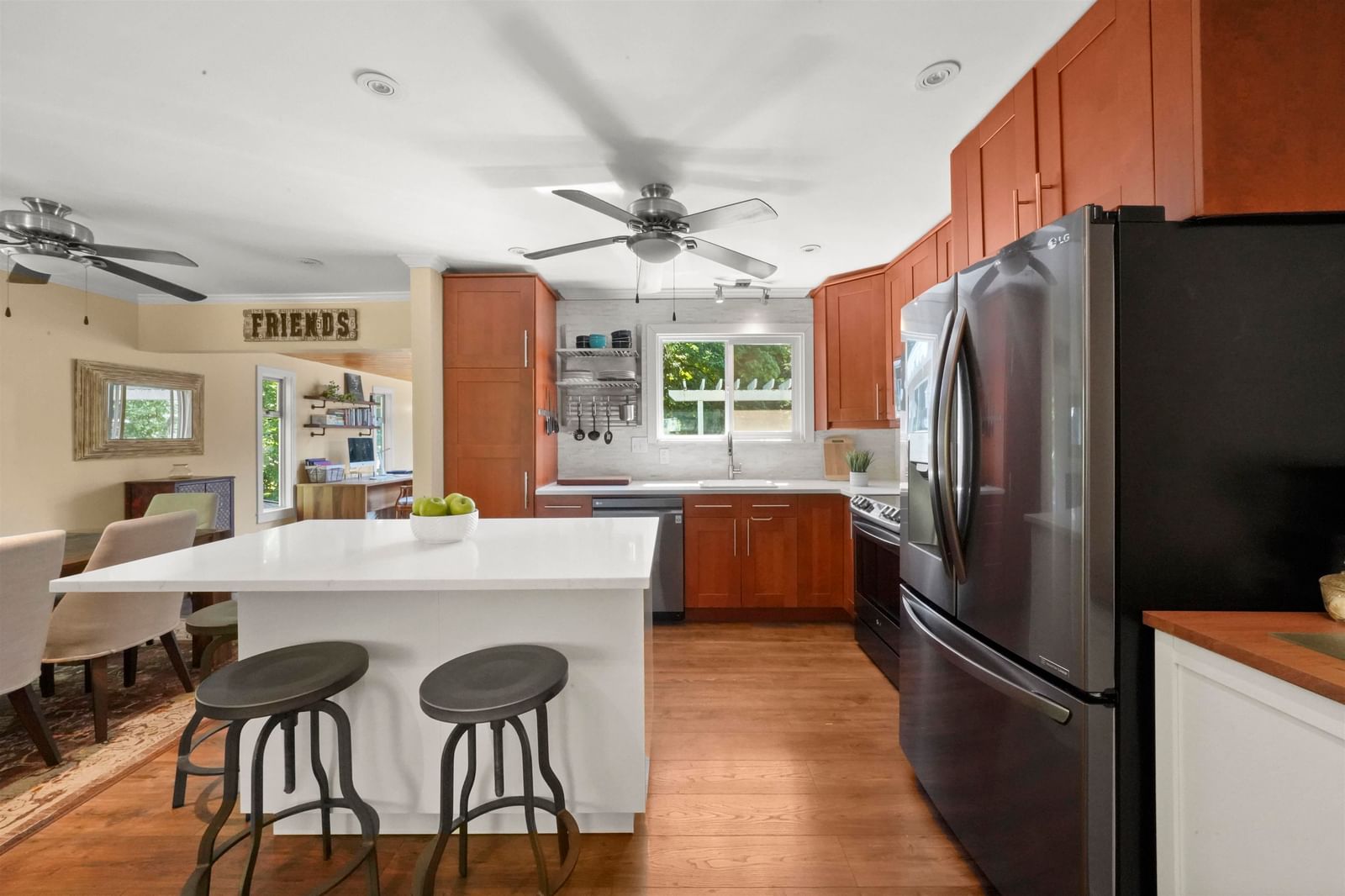 Listing Image 6